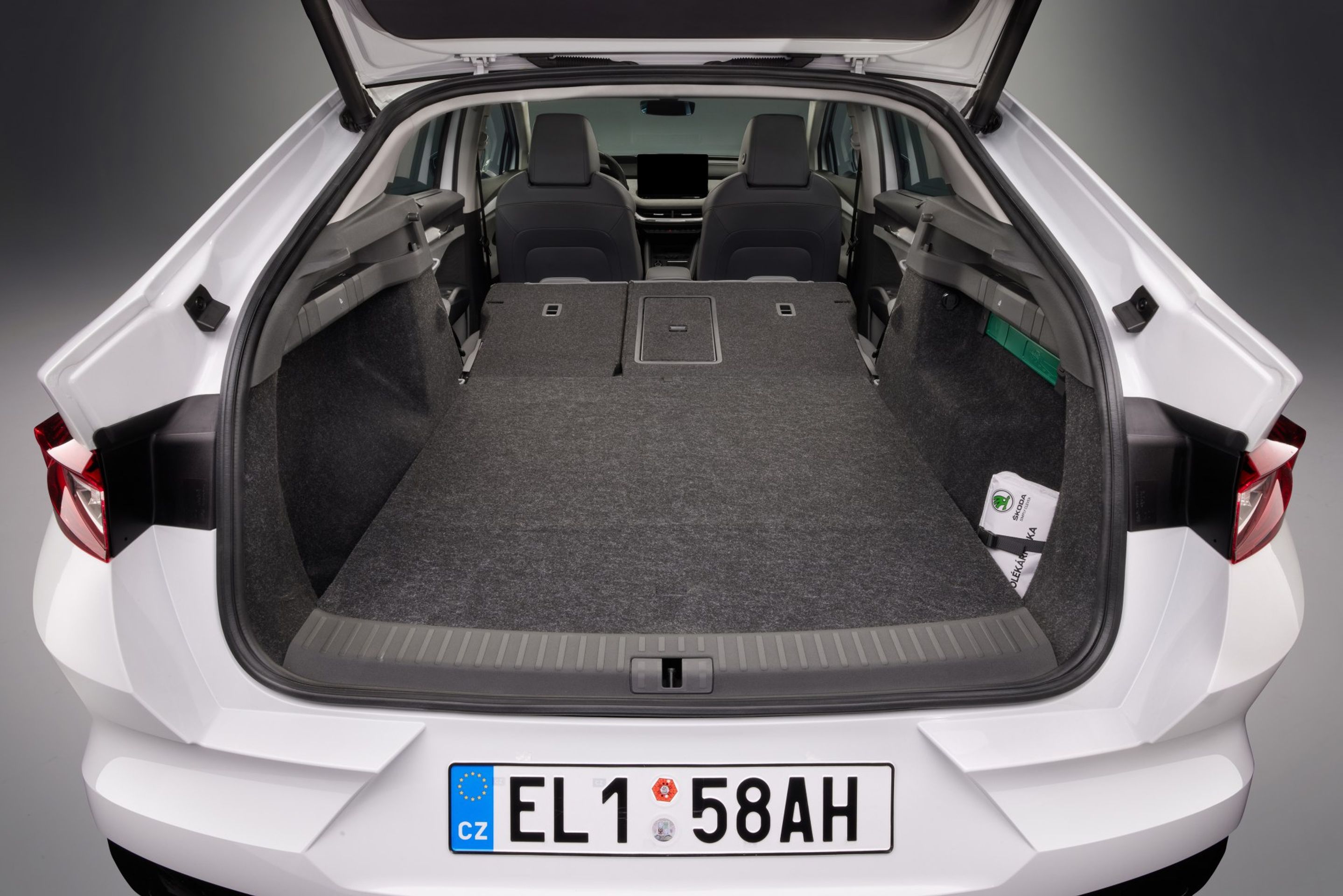 Škoda Enyaq Coupé iV - Enyaq Coupé iV se zkosenou zádí (8/15)
