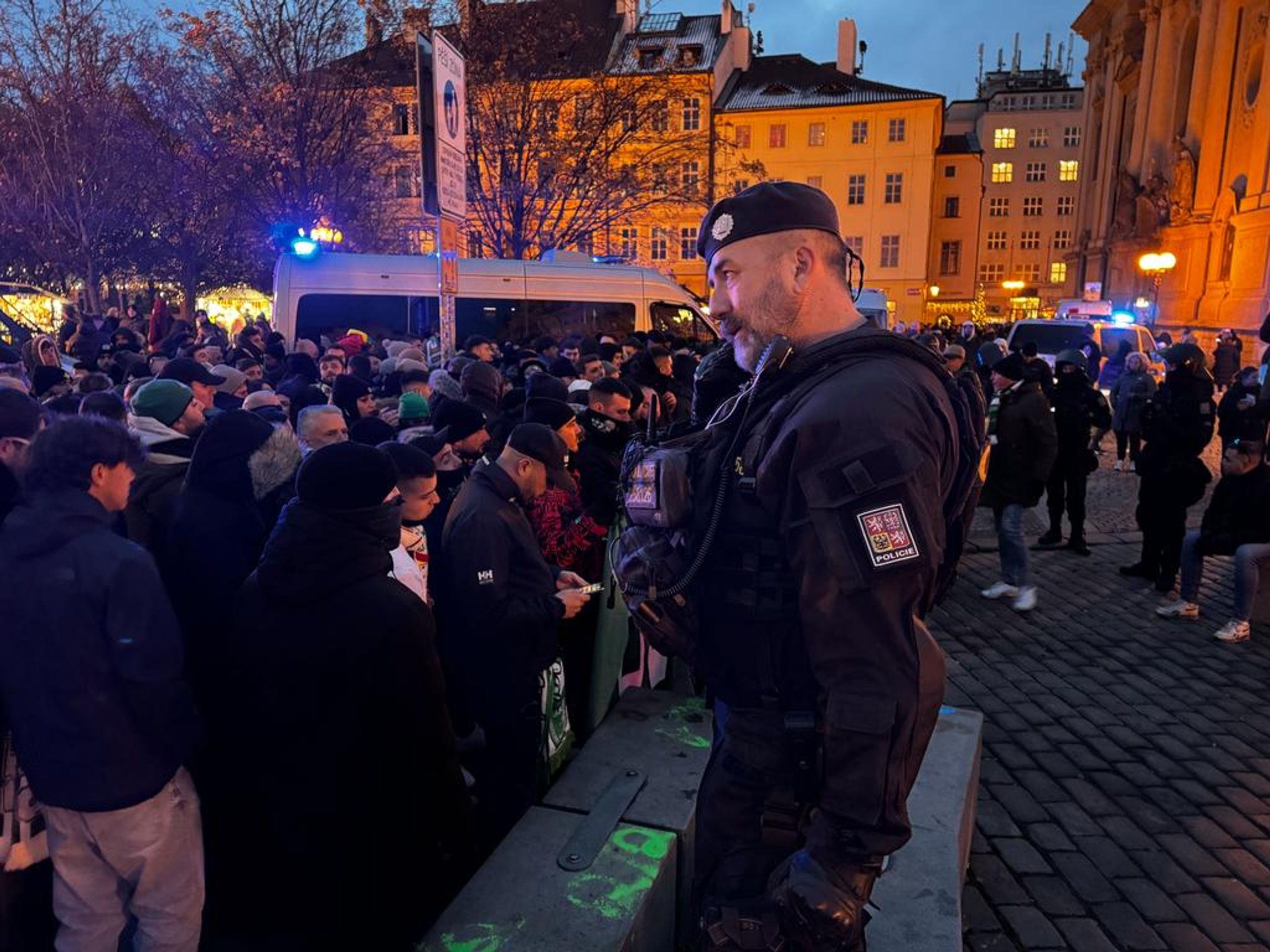 Zadržení agresivních fanoušků (19) - Zadržení agresivních fanoušků (17/19)