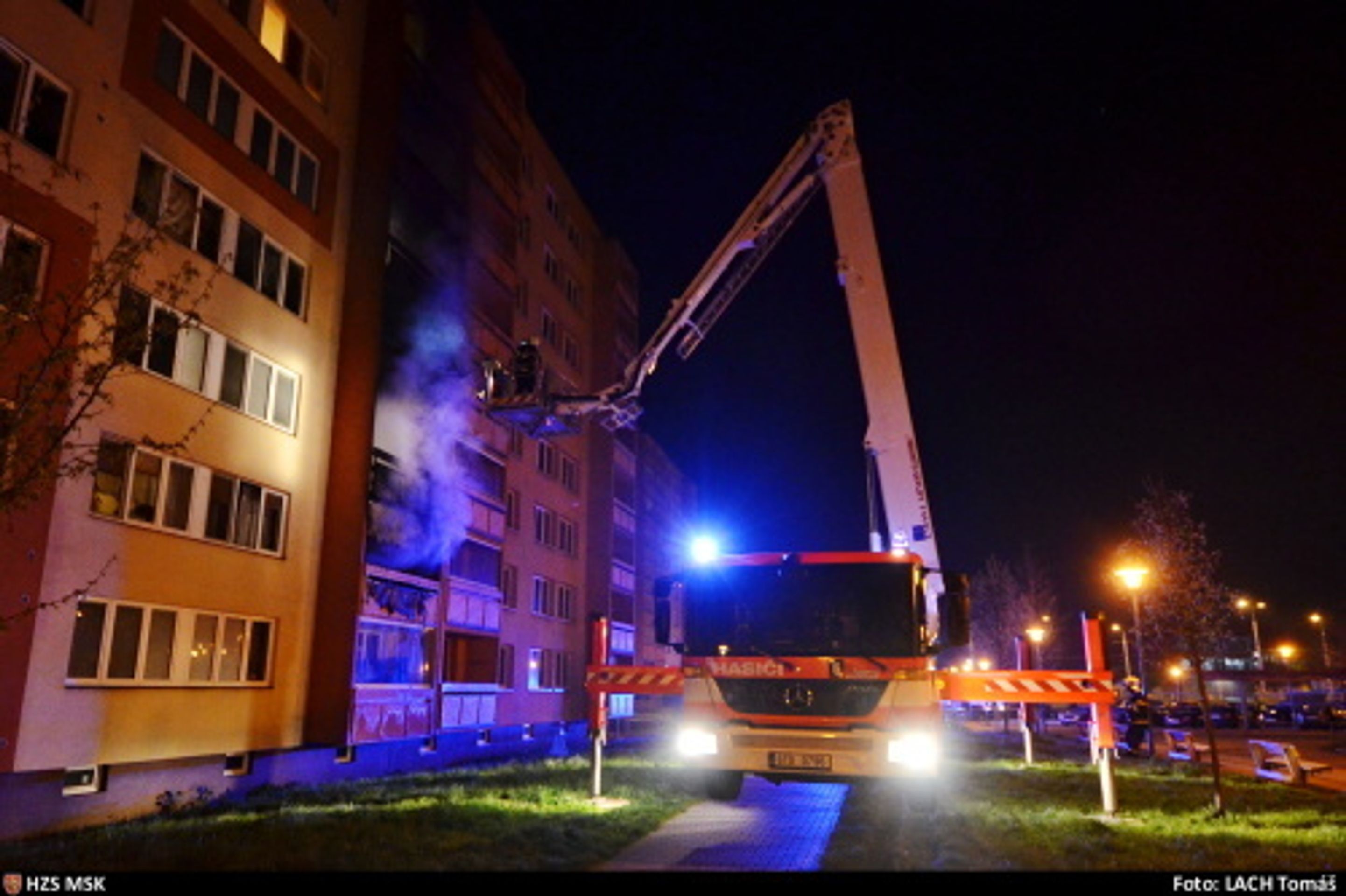 Požár bytu v Ostravě a evakuace - 11 - GALERIE: Požár bytu a evakuace domu v Ostravě (7/12)