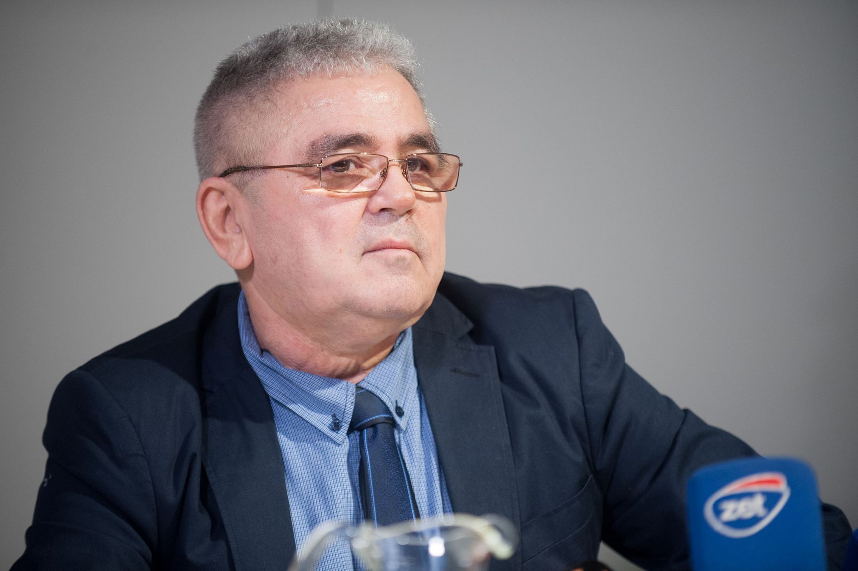 Miloslav Ransdorf a Peter Guzmický vysvětlují švýcarskou kauzu - 10 - GALERIE: Miloslav Ransdorf a Peter Guzmický vysvětlují švýcarskou kauzu (10/11)