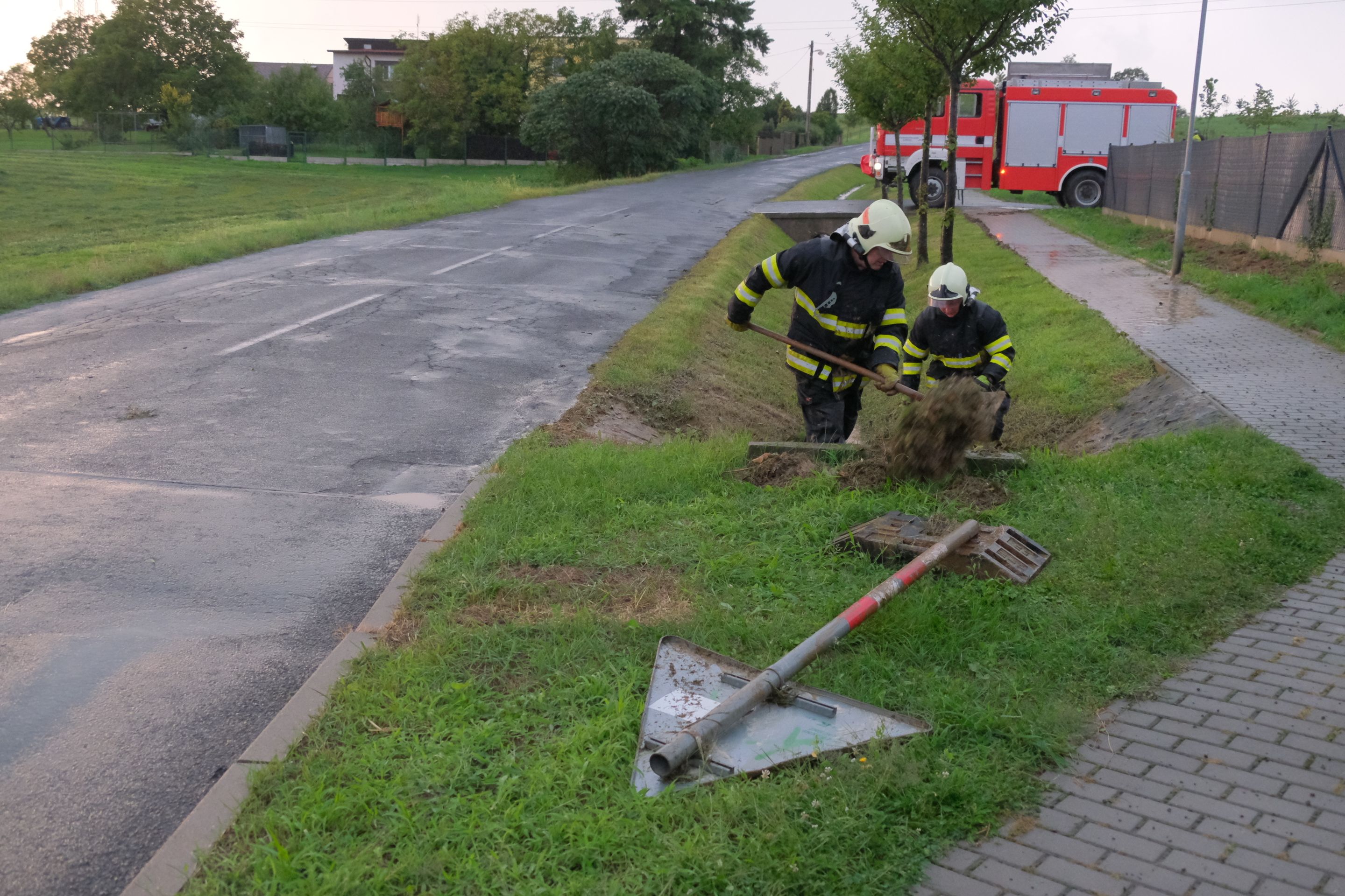Moravskoslezští hasiči vyjeli v neděli odpoledne skoro 50krát - 15 - GALERIE: Bouřky na Moravě a ve Slezsku (7/21)