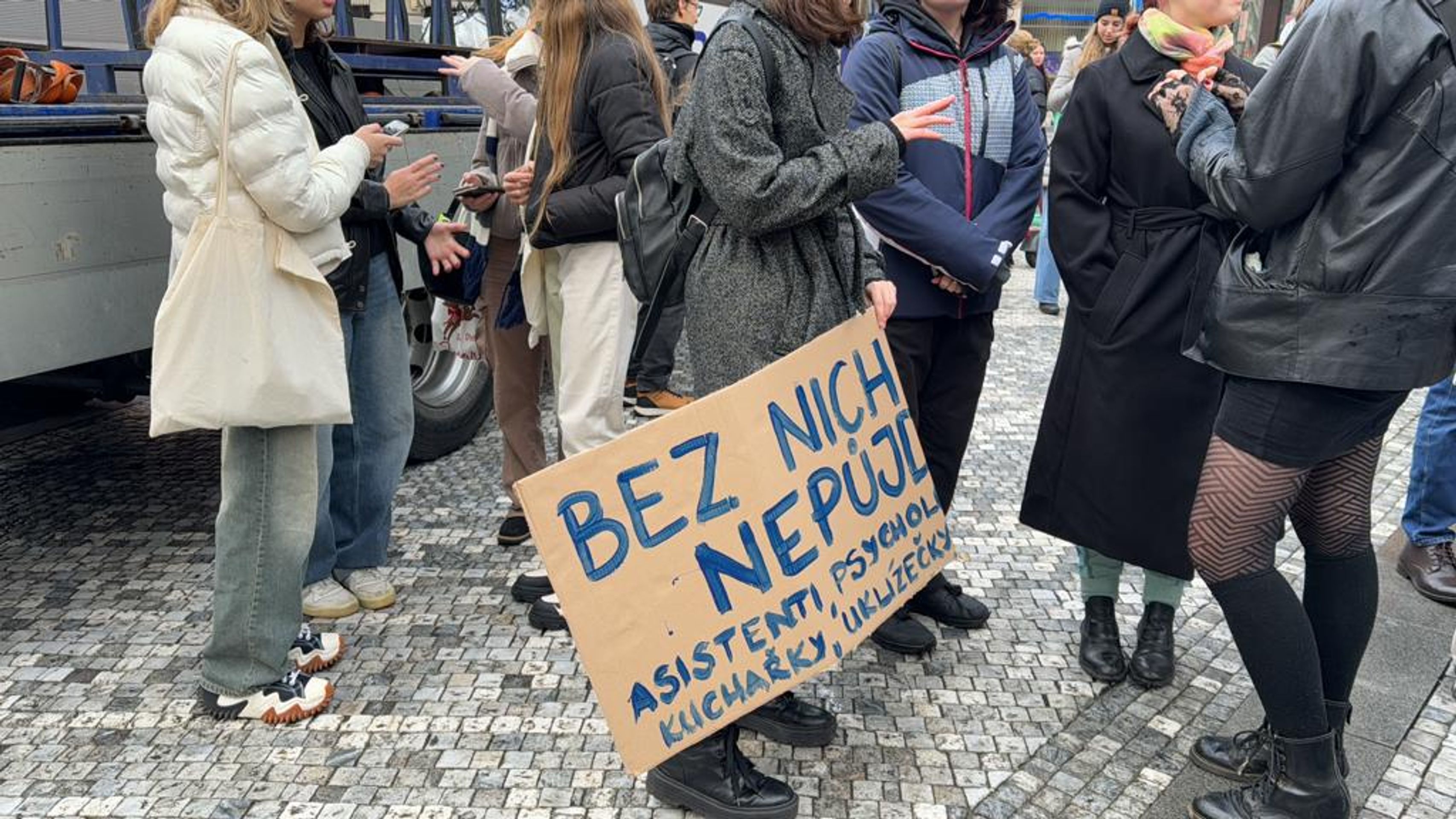 Protestní setkání odborářů na Jungmanově náměstí (2) - Stávka a protivládní protesty (18/23)