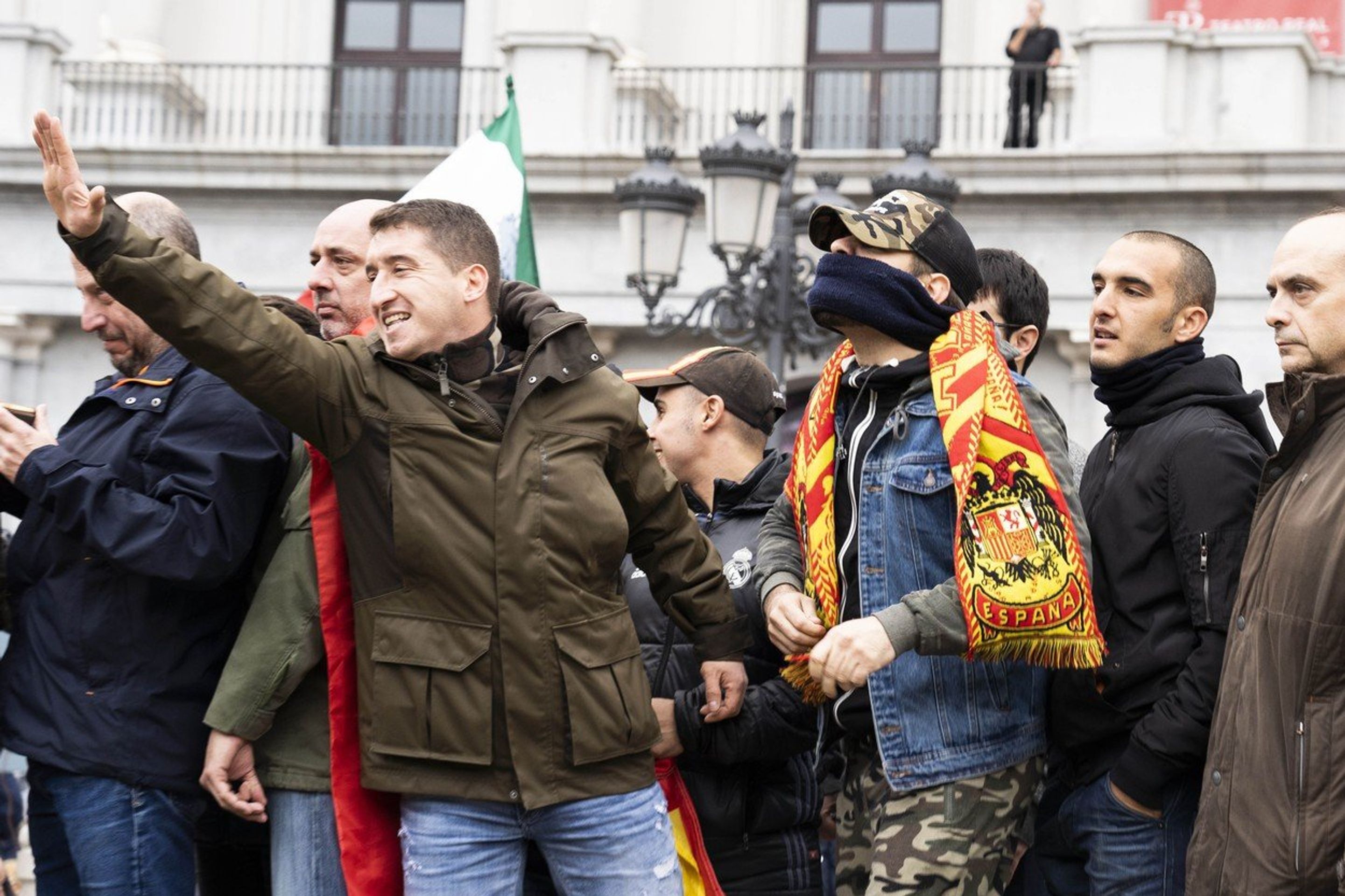 Španělsko femen - GALERIE: Aktivistky nahoře bez zkopali obdivovatelé diktátora Franka (5/6)