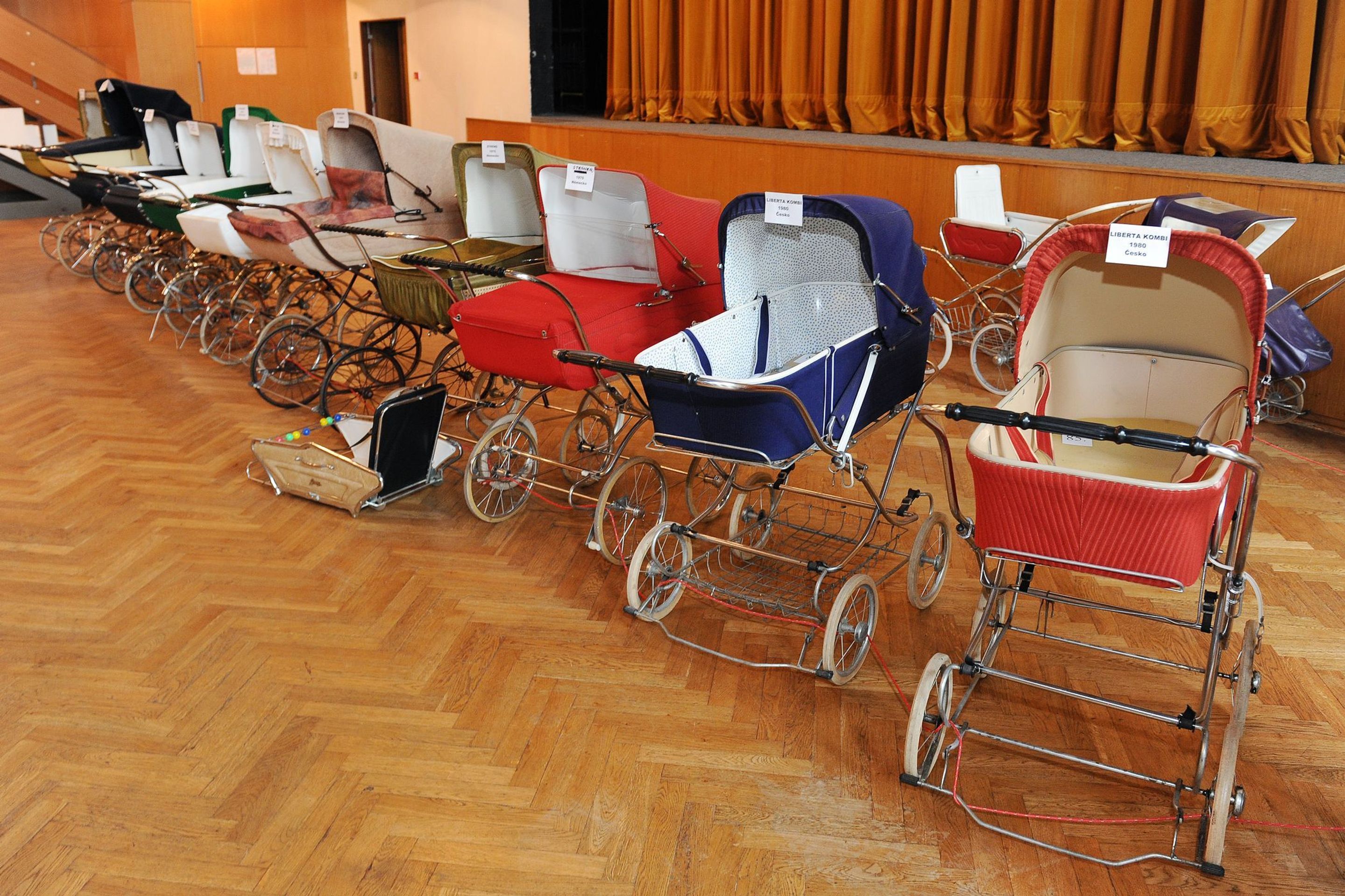 Výstava dobových dětských kočárků - 21 - GALERIE: Výstava dobových dětských kočárků (23/23)