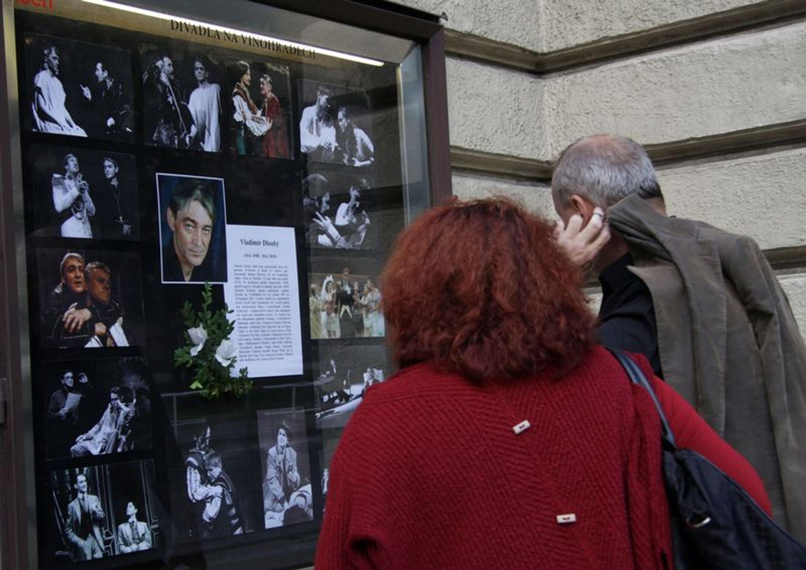 Rozloučení s Vladimírem Dlouhým u vinohradského divadla - GALERIE: Rozloučení s Vladimírem Dlouhým (29/30)
