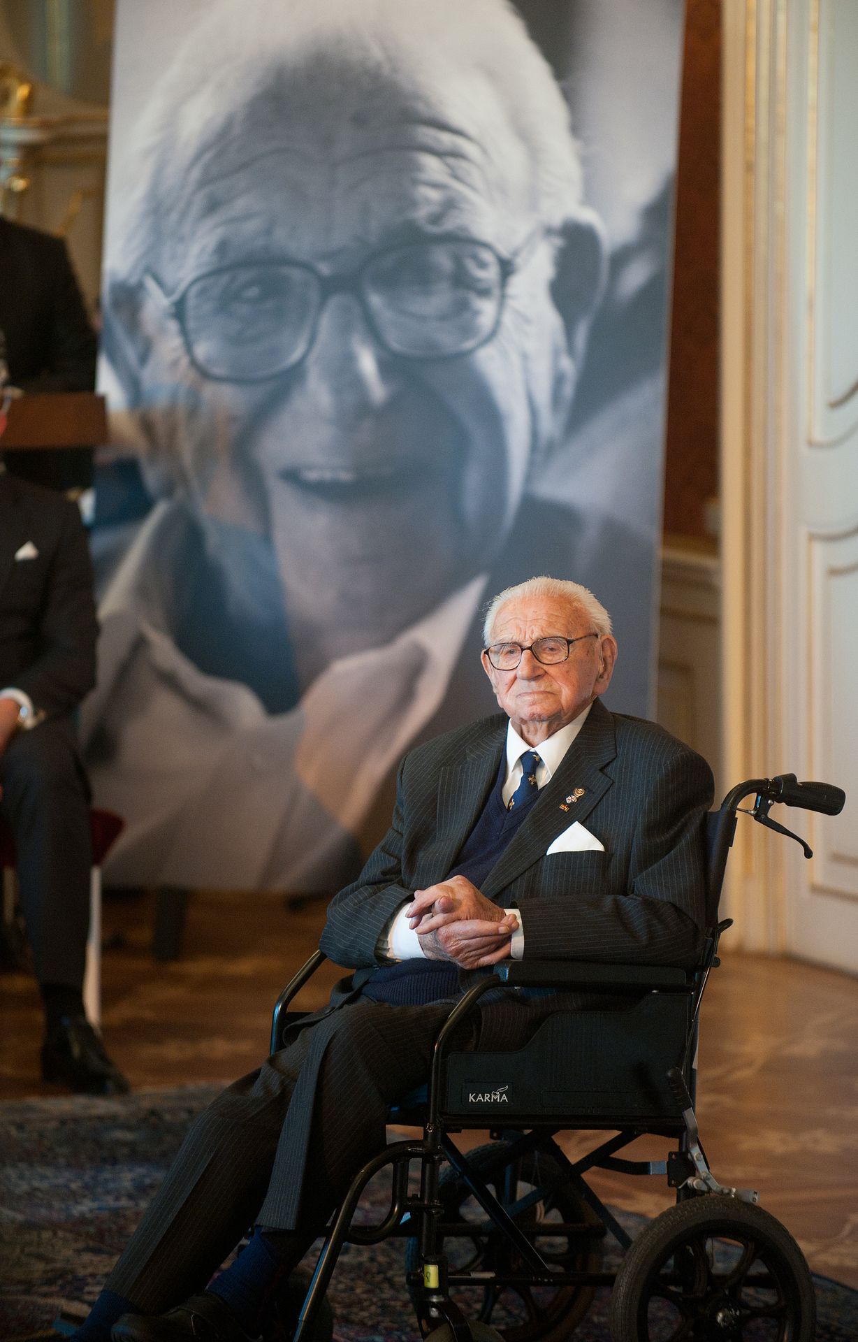 Prezident Zeman vyznamenal Sira Nicholase Wintona - GALERIE: Prezident Zeman vyznamenal Sira Nicholase Wintona (3/7)