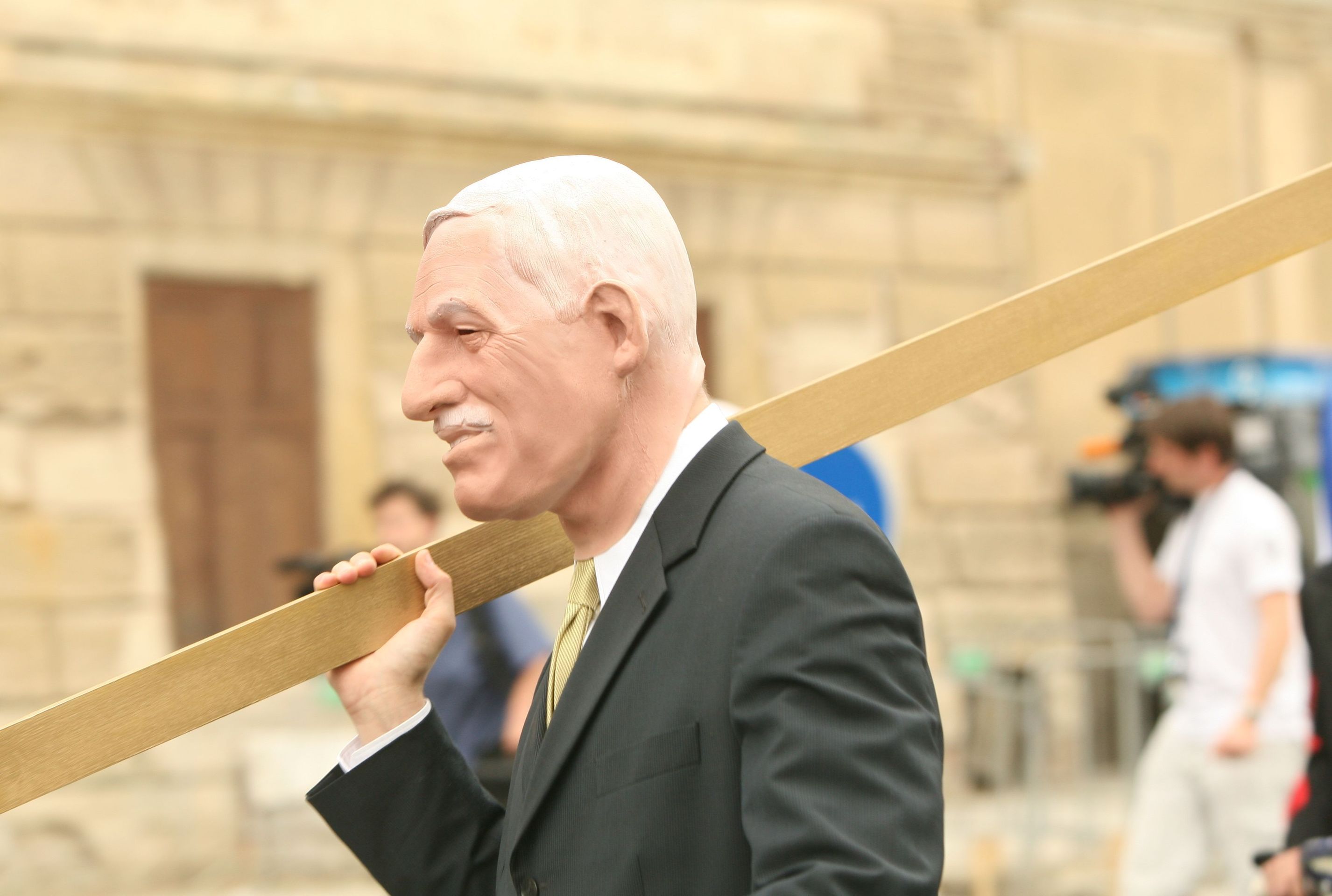 Umělci proti Klausovi - GALERIE: Umělci protestovali proti politice Václava Klause (6/7)