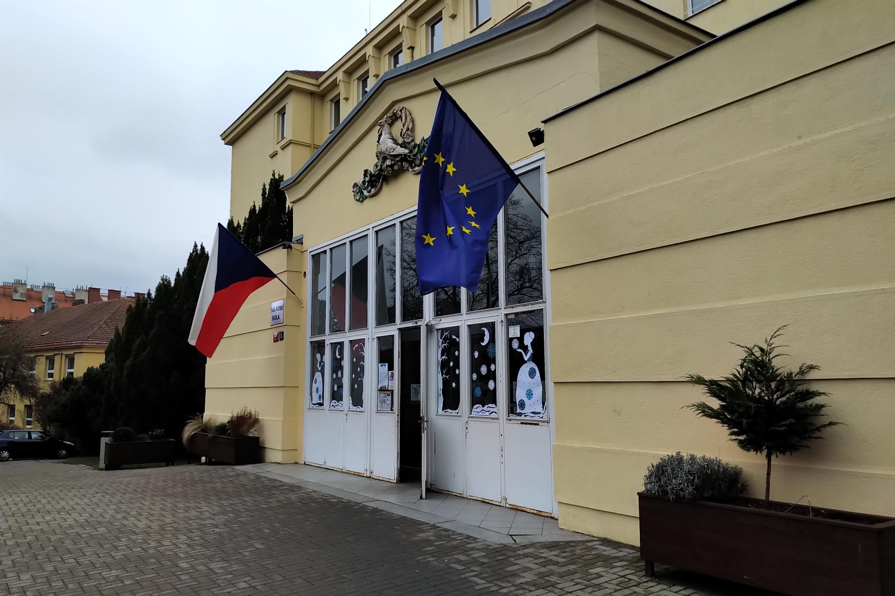 Volební místnosti ZŠ Sdružení Praha 4 - Druhé kolo prezidentských voleb (35/35)