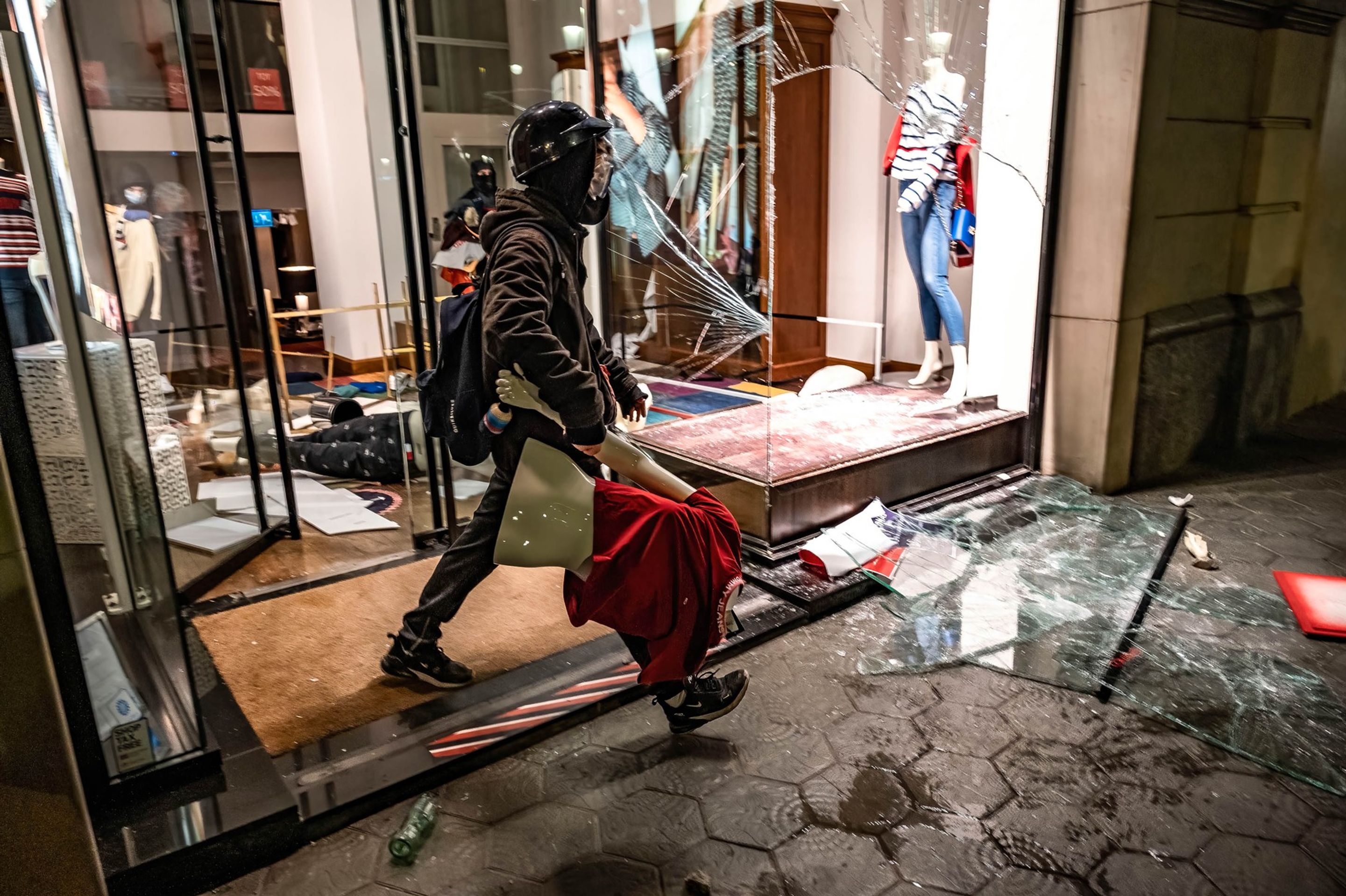 Demonstrace na podporu rapera Haséla v Barceloně - 5 - GALERIE: Demonstrace na podporu rapera v Barceloně (4/6)