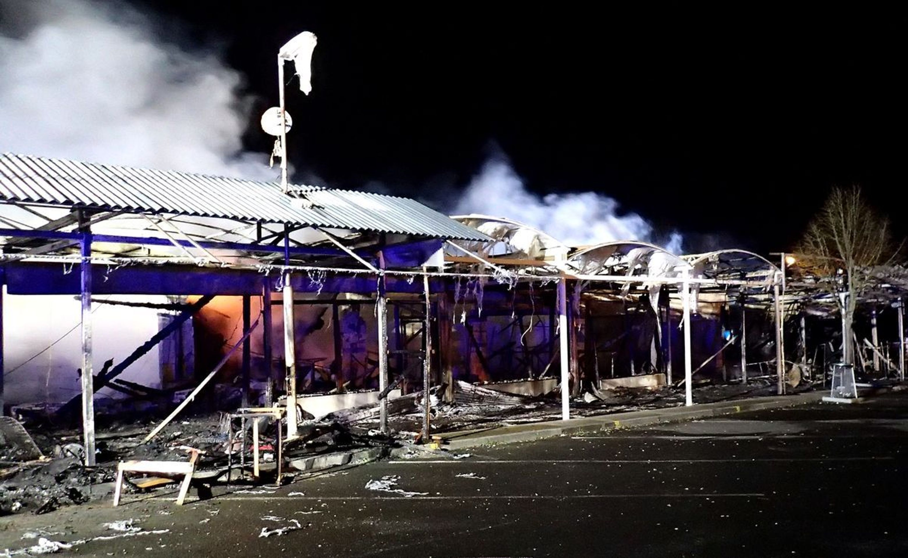 Požár tržnice v Chebu - 10 | Galerie: GALERIE: Požár tržnice v Chebu ...