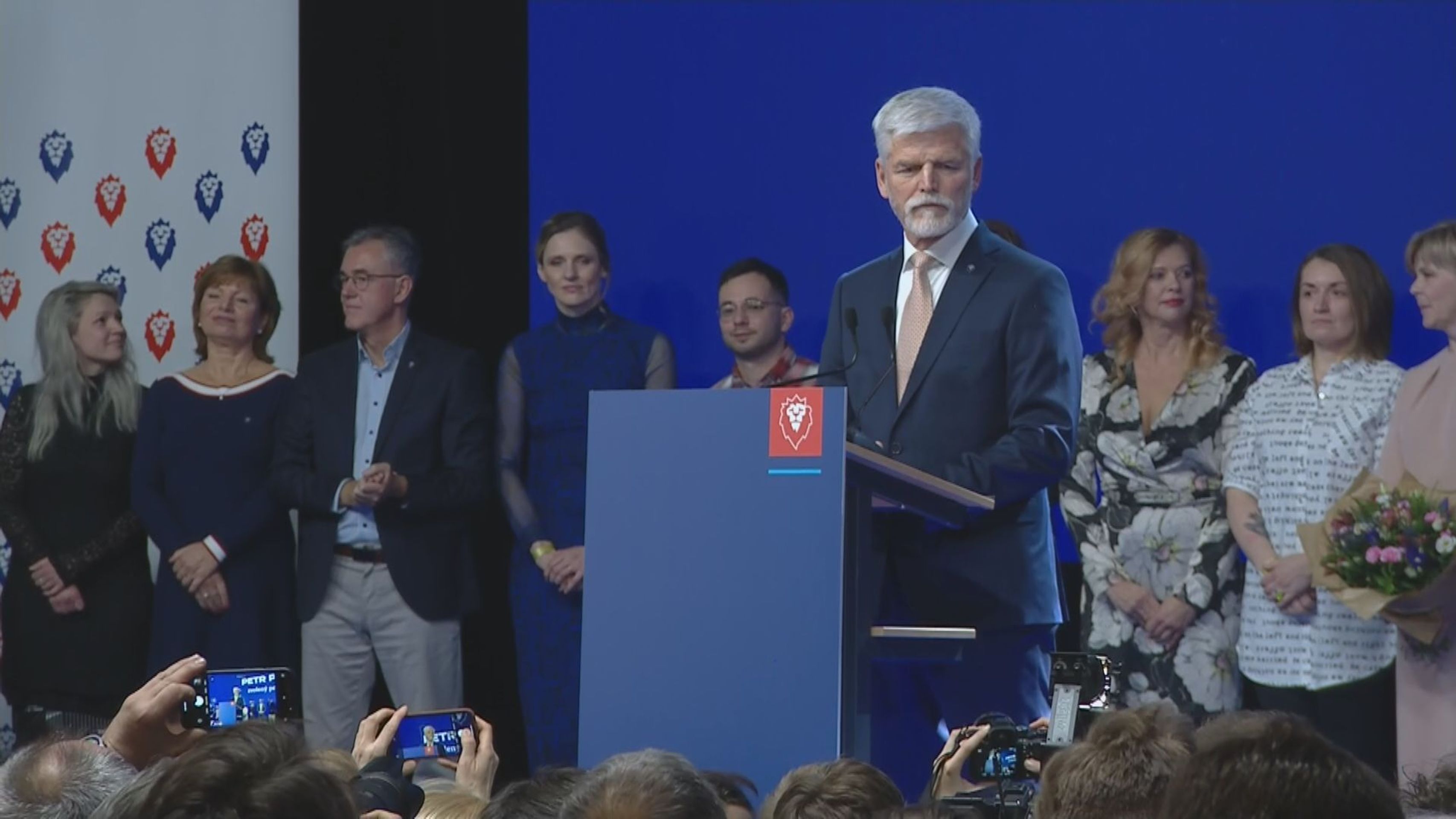 Generál Petr Pavel mluví s novináři - Tisková konference Petra Pavla (6/12)