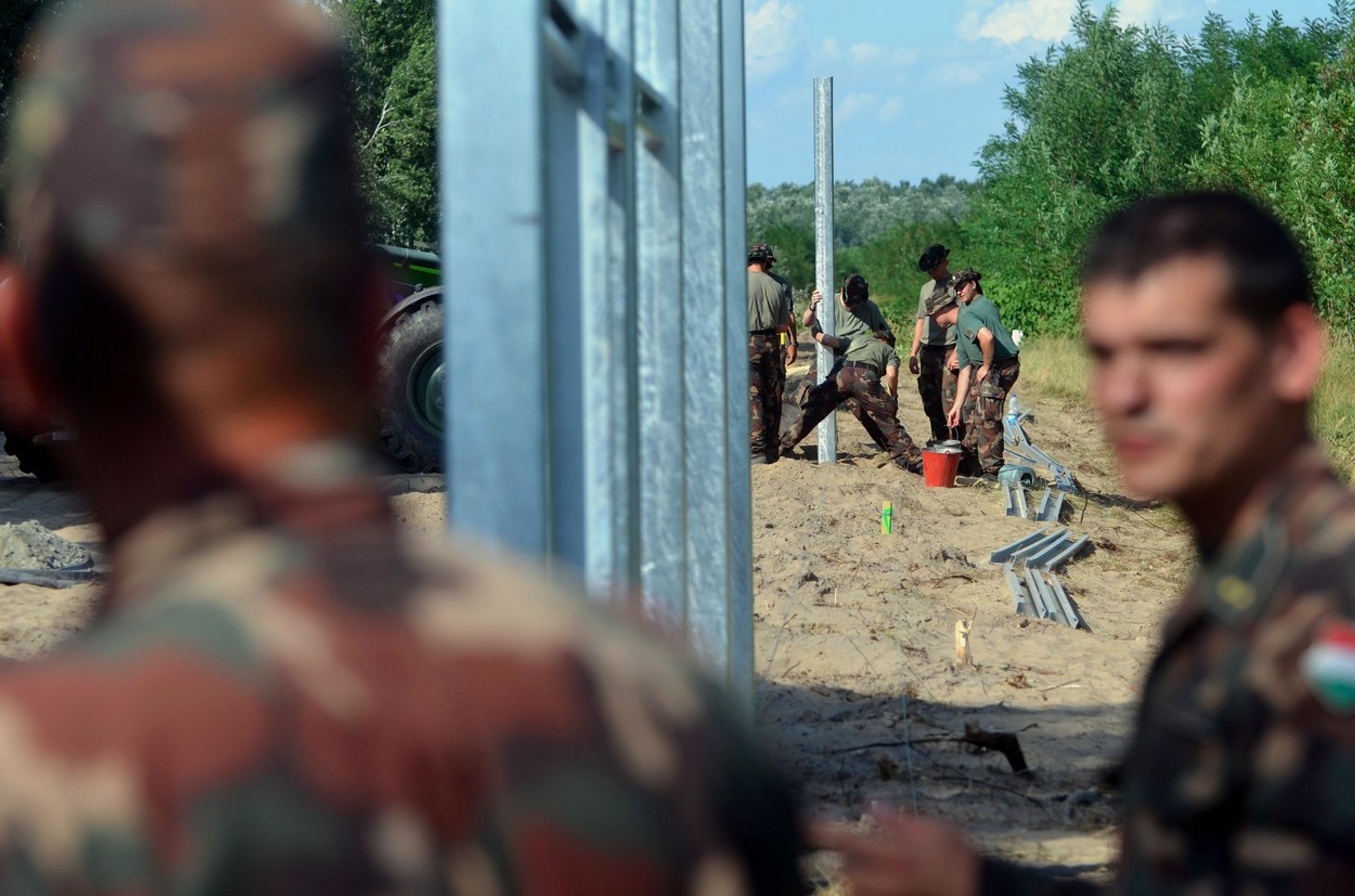 V Maďarsku staví plot proti uprchlíkům - 3 - GALERIE: V Maďarsku staví plot proti uprchlíkům (2/5)