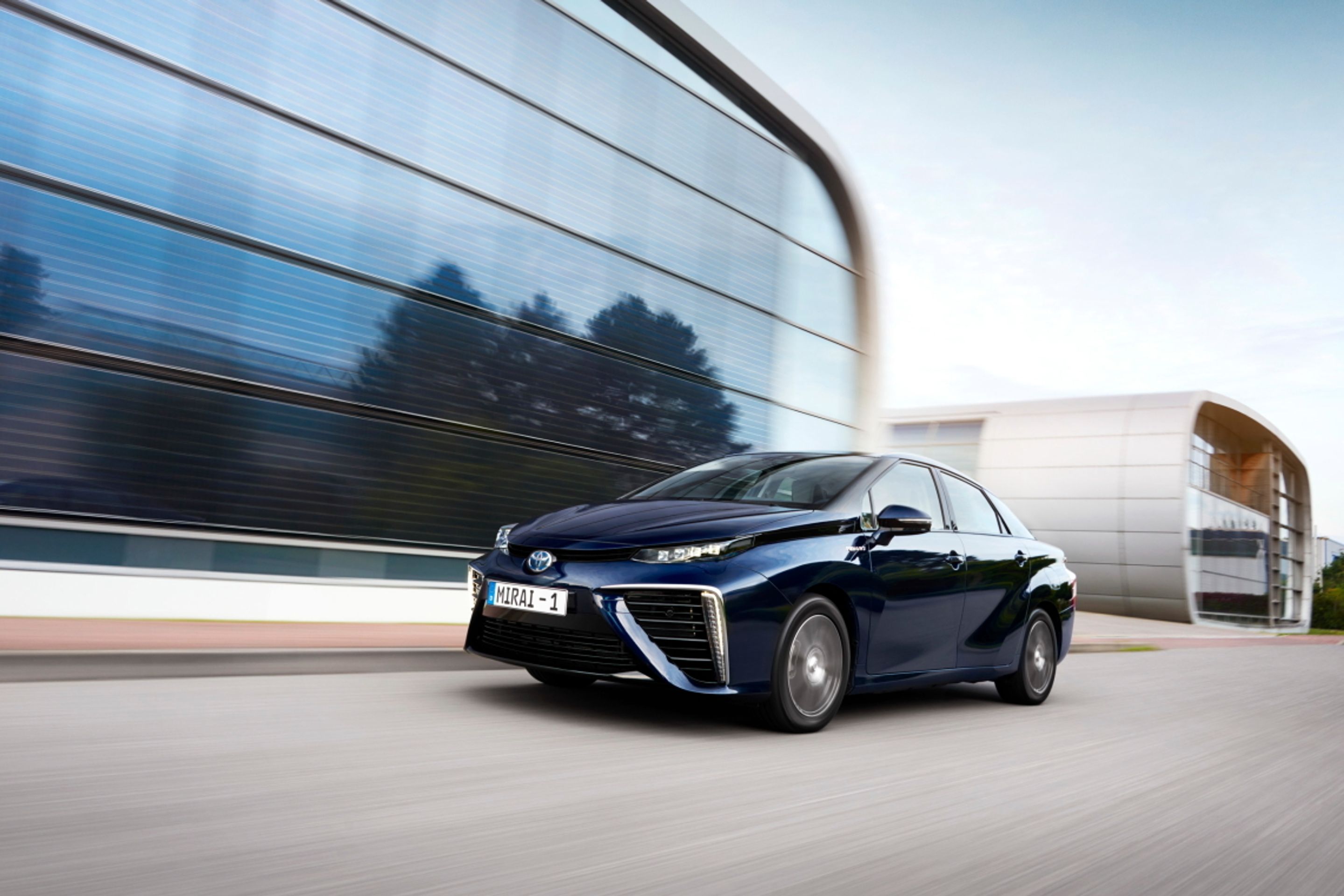Toyota Mirai - 8 - Fotogalerie: Vodíková Toyota Mirai (16/26)
