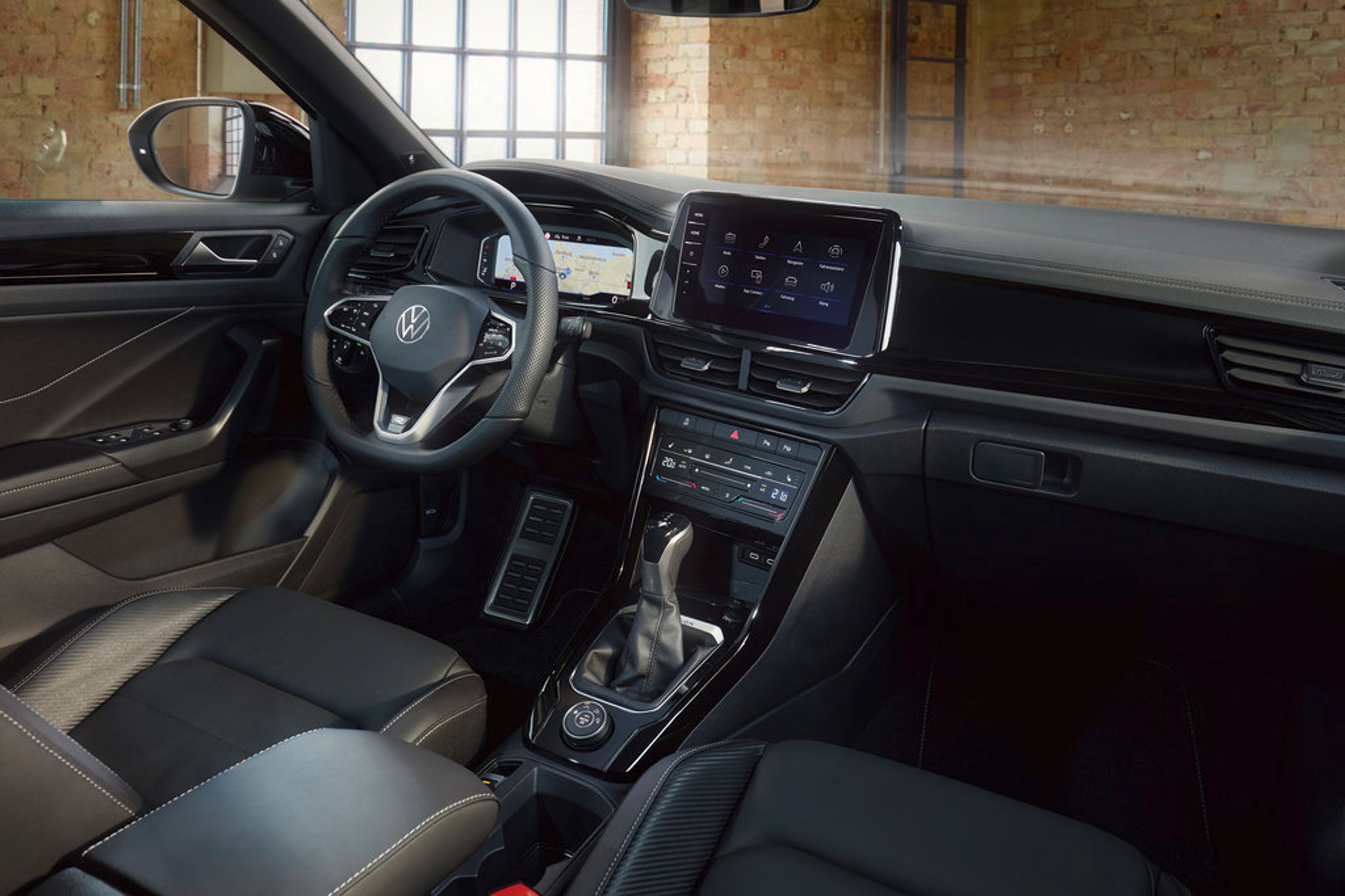 Modernizovaný Volkswagen T-Roc - Modernizovaný Volkswagen T-Roc vyjede ve sportovní verzi i jako kabriolet (5/18)