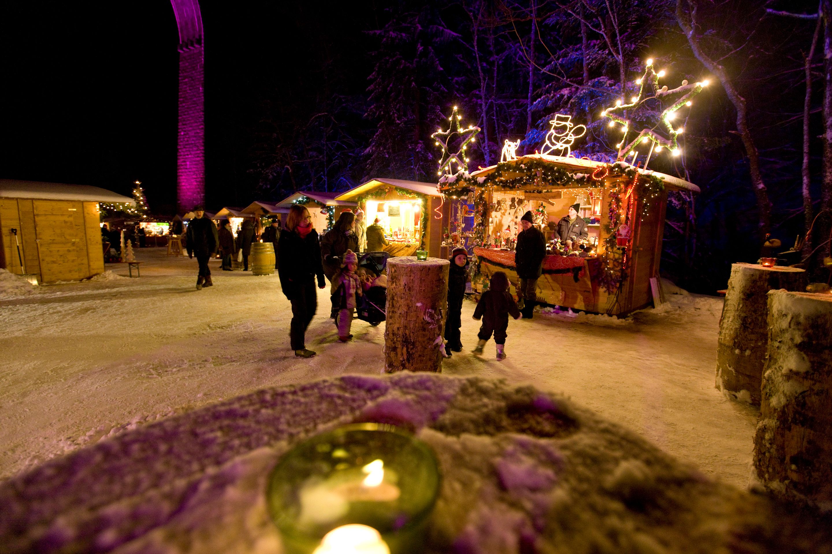 Nejzajímavější vánoční trhy v Evropě - Adventní trhy v soutězce pod viaduktem - Ravennaschlucht, Německo - GALERIE: Nejzajímavější vánoční trhy v Evropě (20/22)