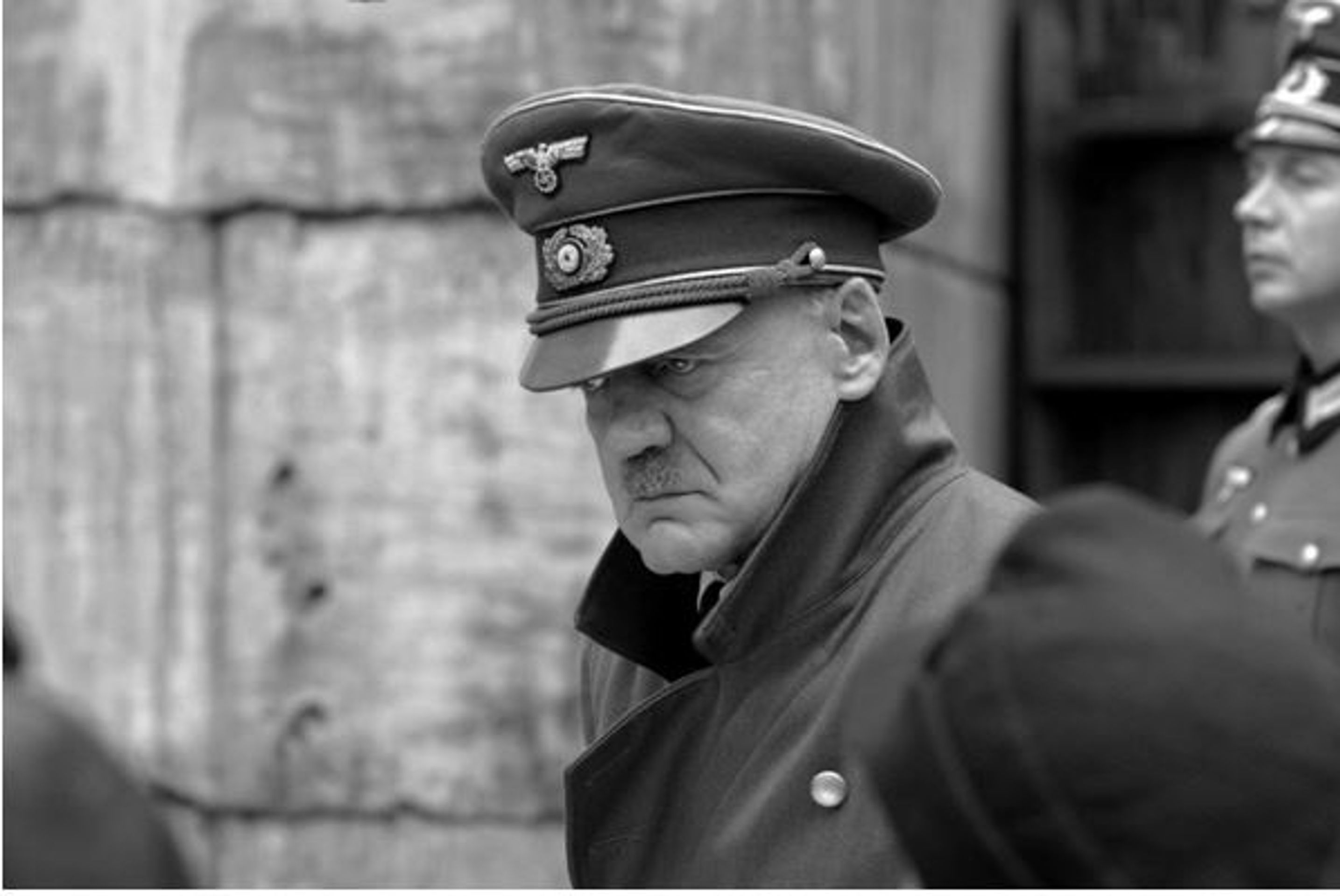 Bruno Ganz v roli Adolfa Hitlera - GALERIE: Bruno Ganz ve své životní roli Hitlera (3/4)