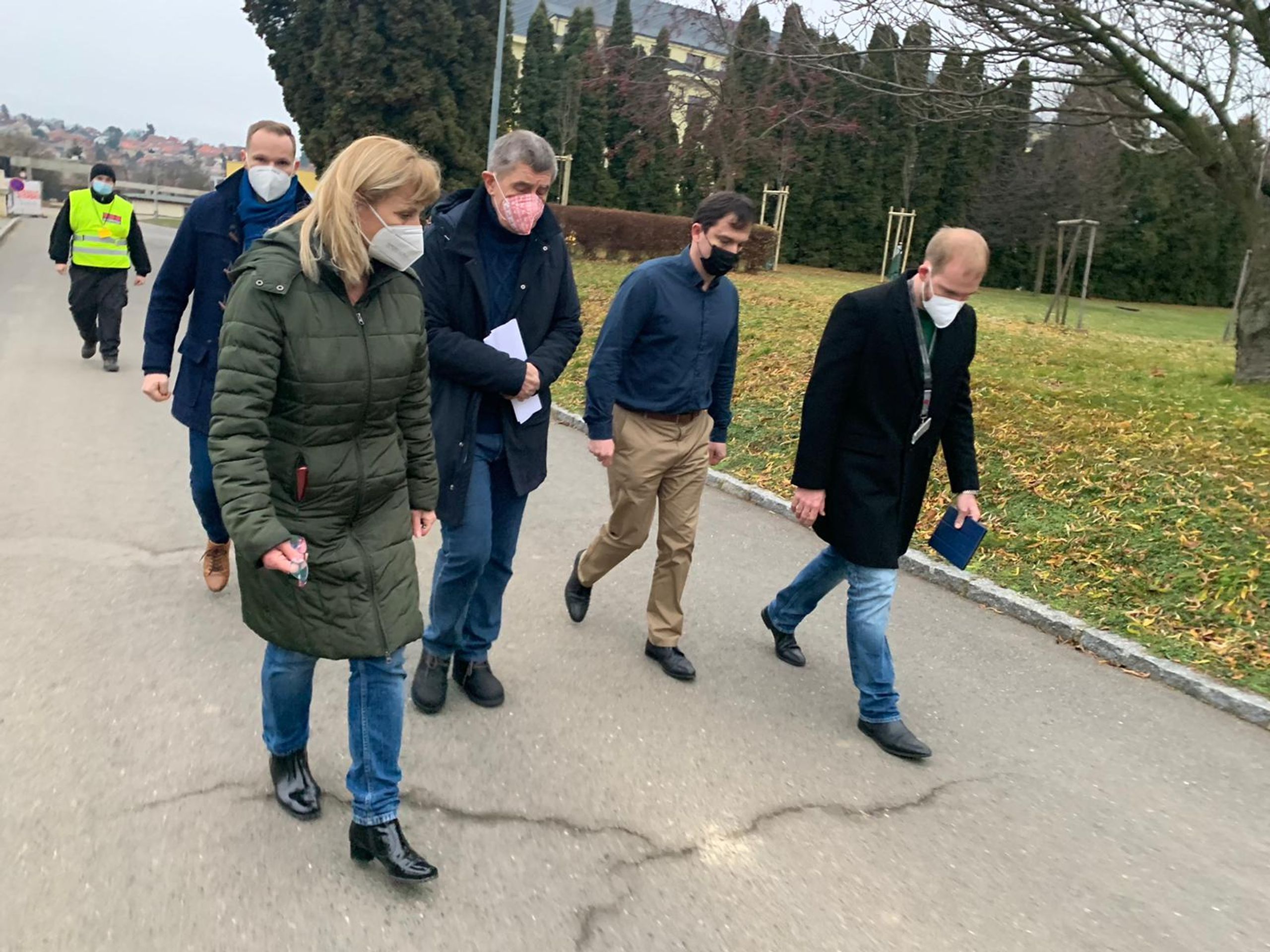 Babiš na exkurzi v nemocnici - 1 - GALERIE: Premiér Babiš vyrazil na kontrolu pražských nemocnic (2/10)