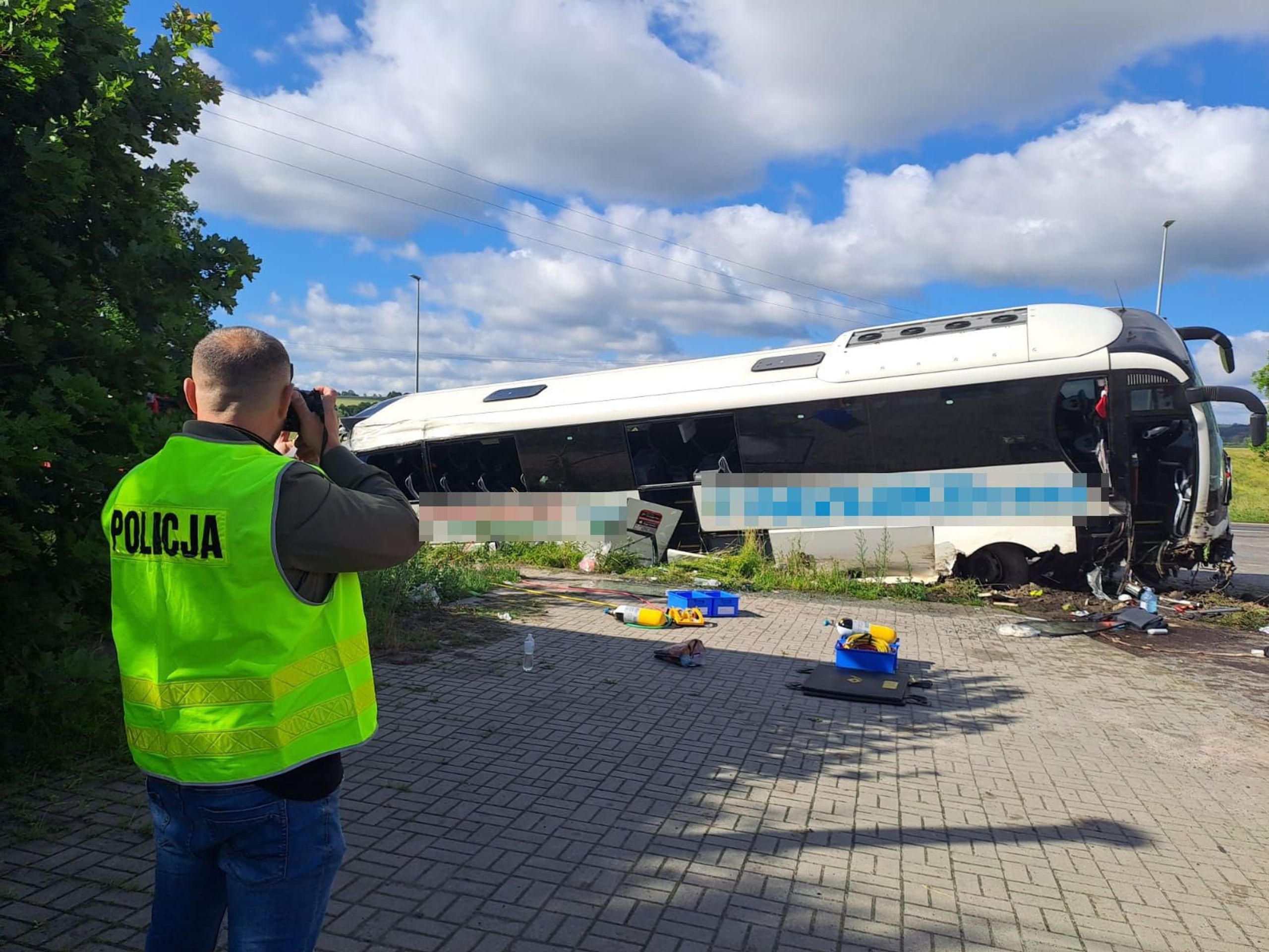 Vážná nehoda autobusu v Polsku (3) - Vážná nehoda autobusu v Polsku (2/3)