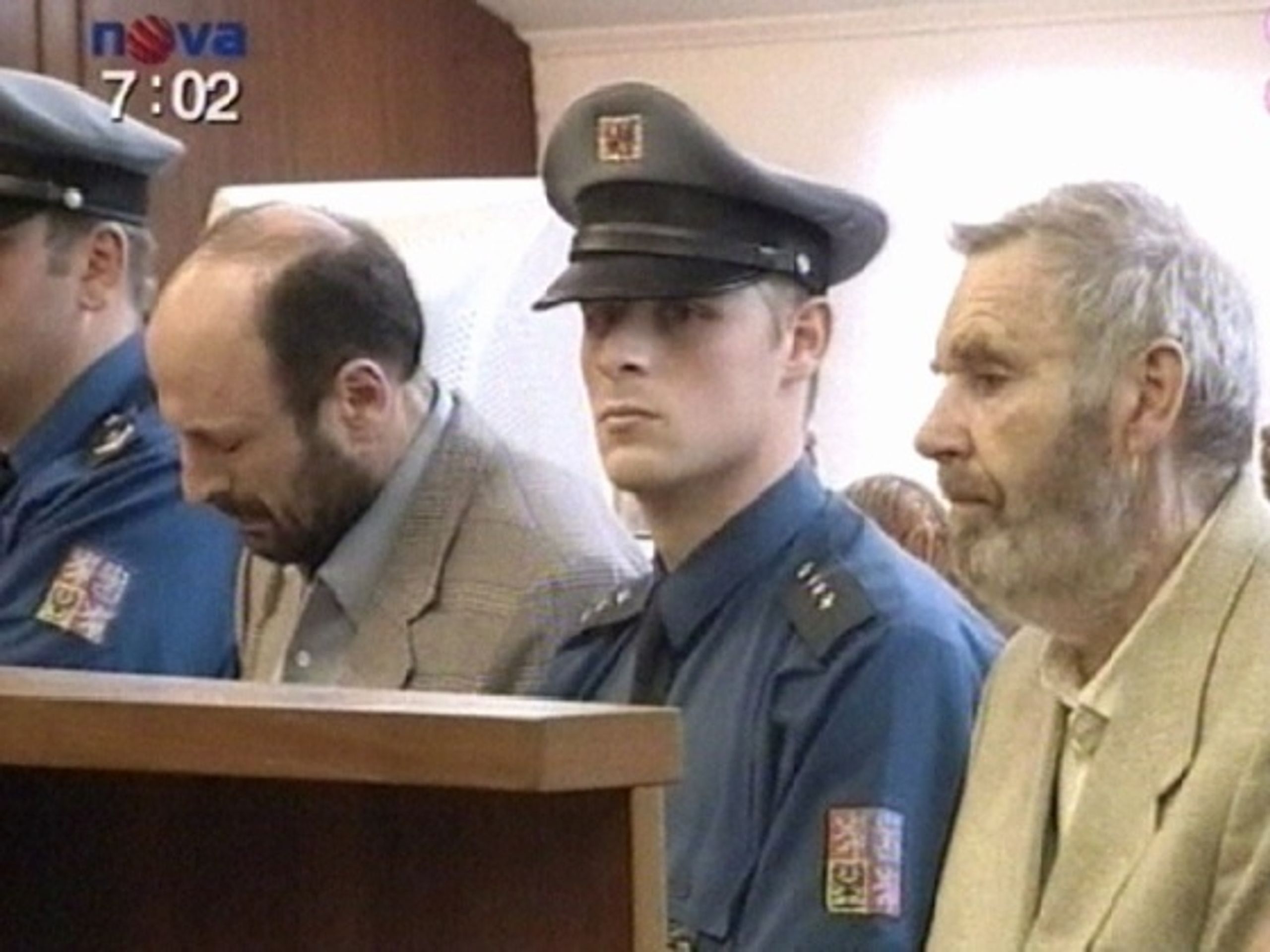 Dva němečtí pedofilové, kteří na Klatovsku roky zneužívali nejméně desítku dětí.  - Němečtí pedofilové z Klatovska půjdou za mříže (1/2)