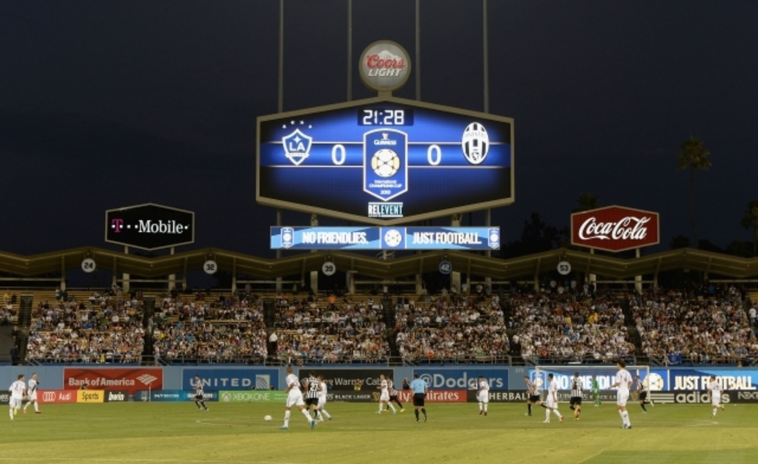 Real Madrid na baseballovém stadionu - 1 - GALERIE: Fotbal na baseballovém stadionu (1/6)