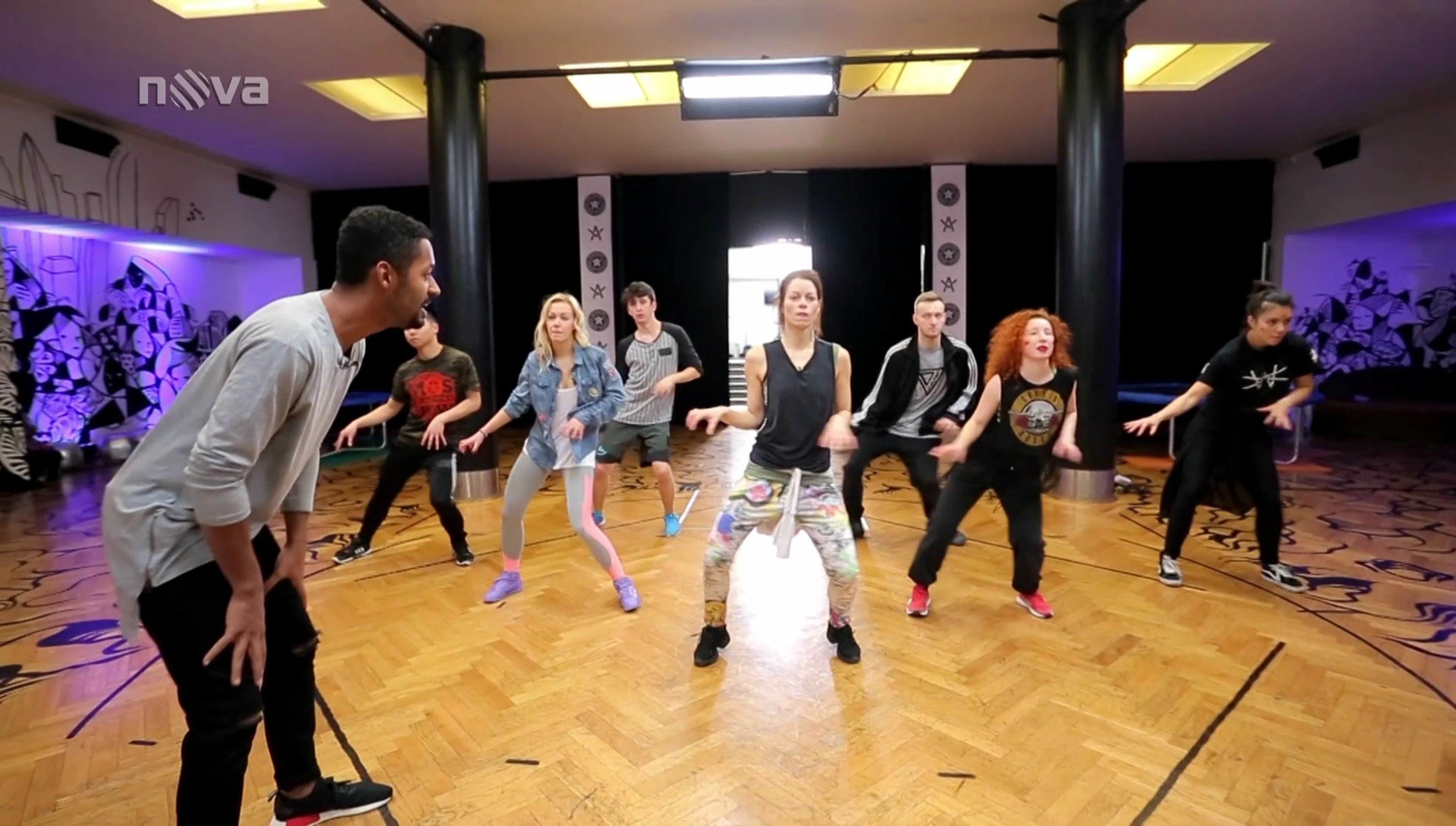 Tvoje tvář má známý hlas - Hana Holišová trénuje choreografii - 9 - GALERIE: Tvoje tvář má známý hlas - Hana Holišová trénuje choreografii (9/11)