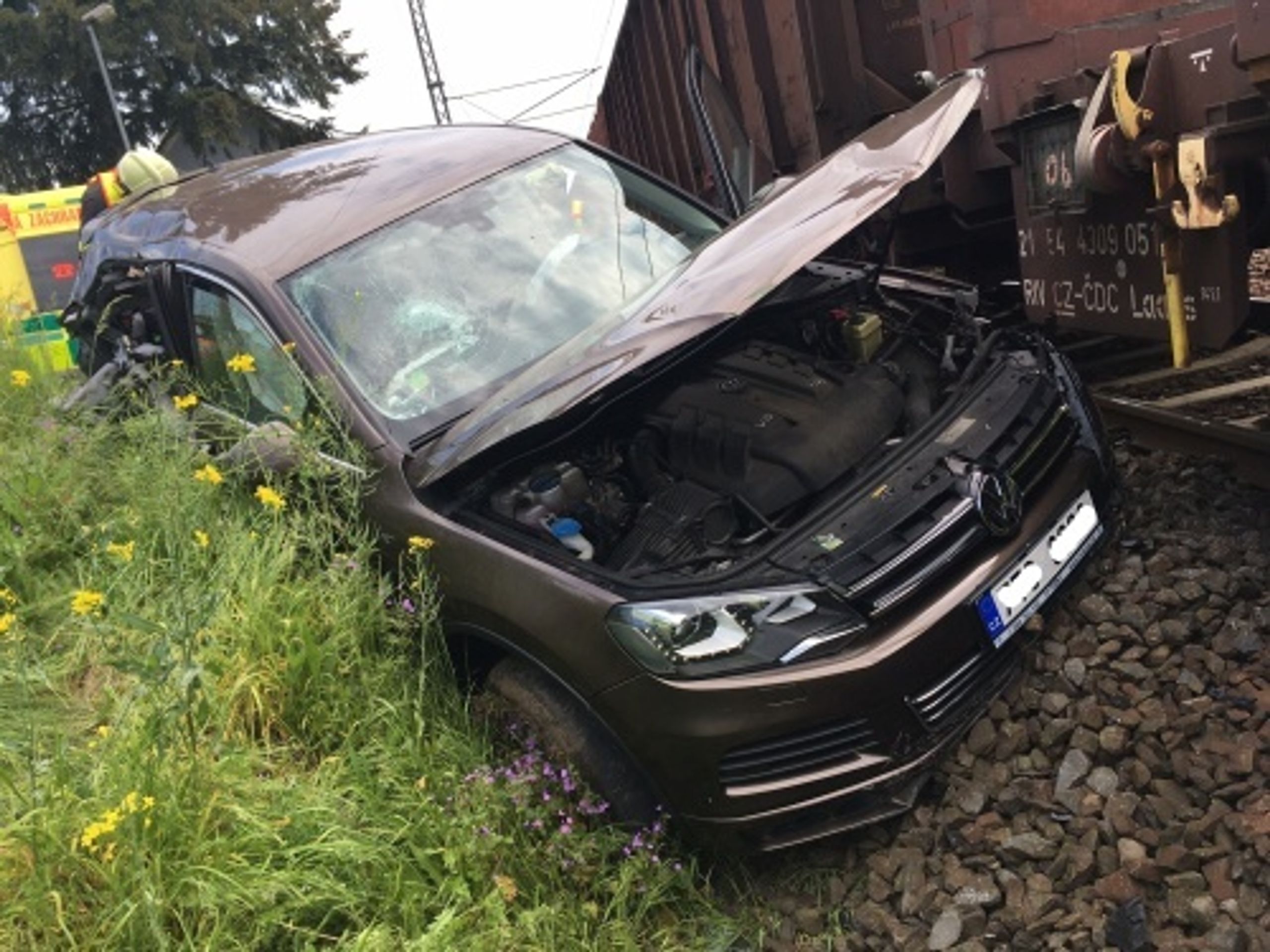 Srážka vlaku s autem v Háji - 2 - GALERIE: Srážka vlaku s autem v Háji (4/5)