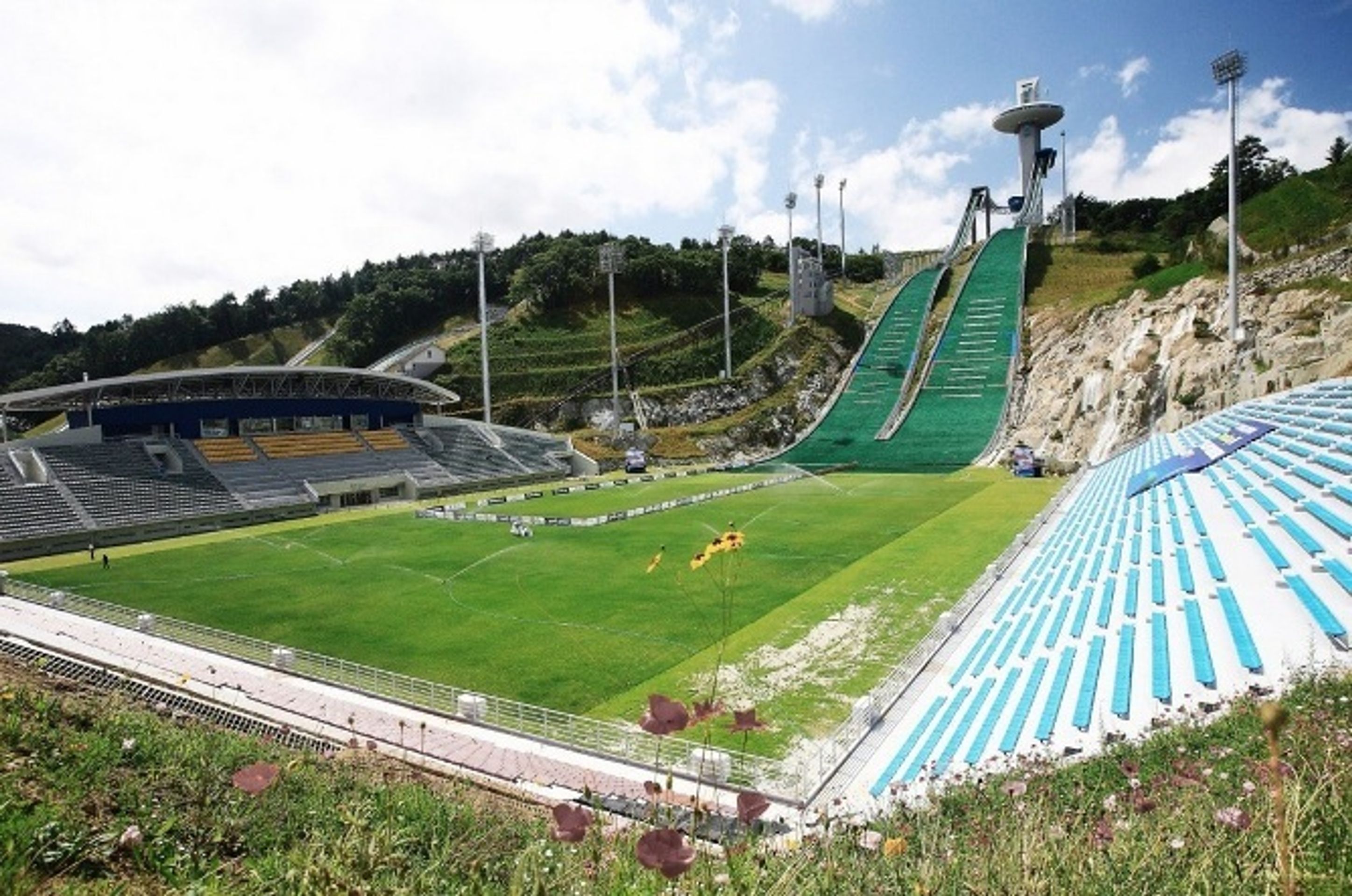 Fotbalový stadion v Jižní Koreji - 1 - GALERIE: Kuriózní fotbalový stadion (3/6)