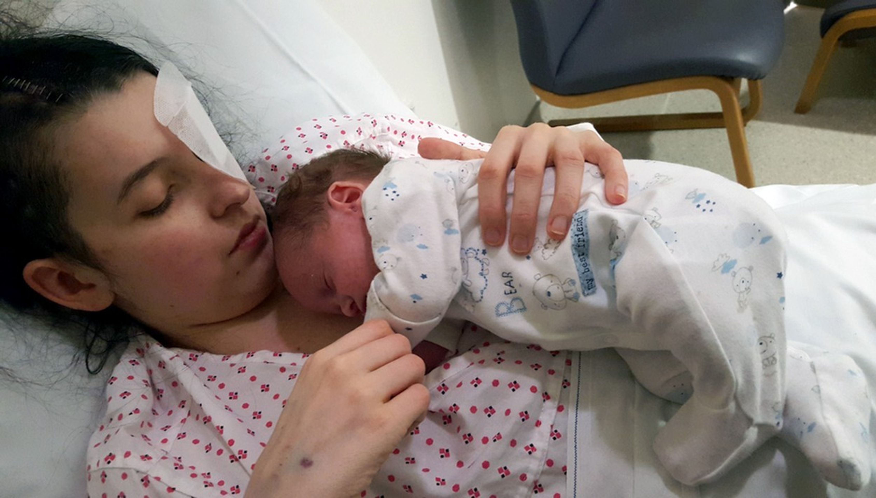 Žena se pár týdnů před porodem dozvěděla, že má v hlavě nádor - 1 - GALERIE: Žena se pár týdnů před porodem dozvěděla, že má v hlavě nádor (1/5)