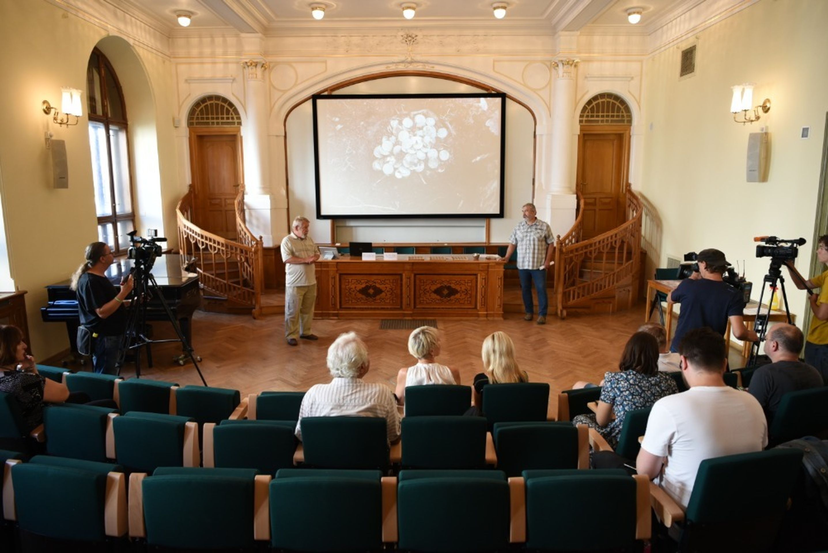 představení depotu mincí ze 14. století - 1 - GALERIE: Představení depotu mincí ze 14. století (15/15)