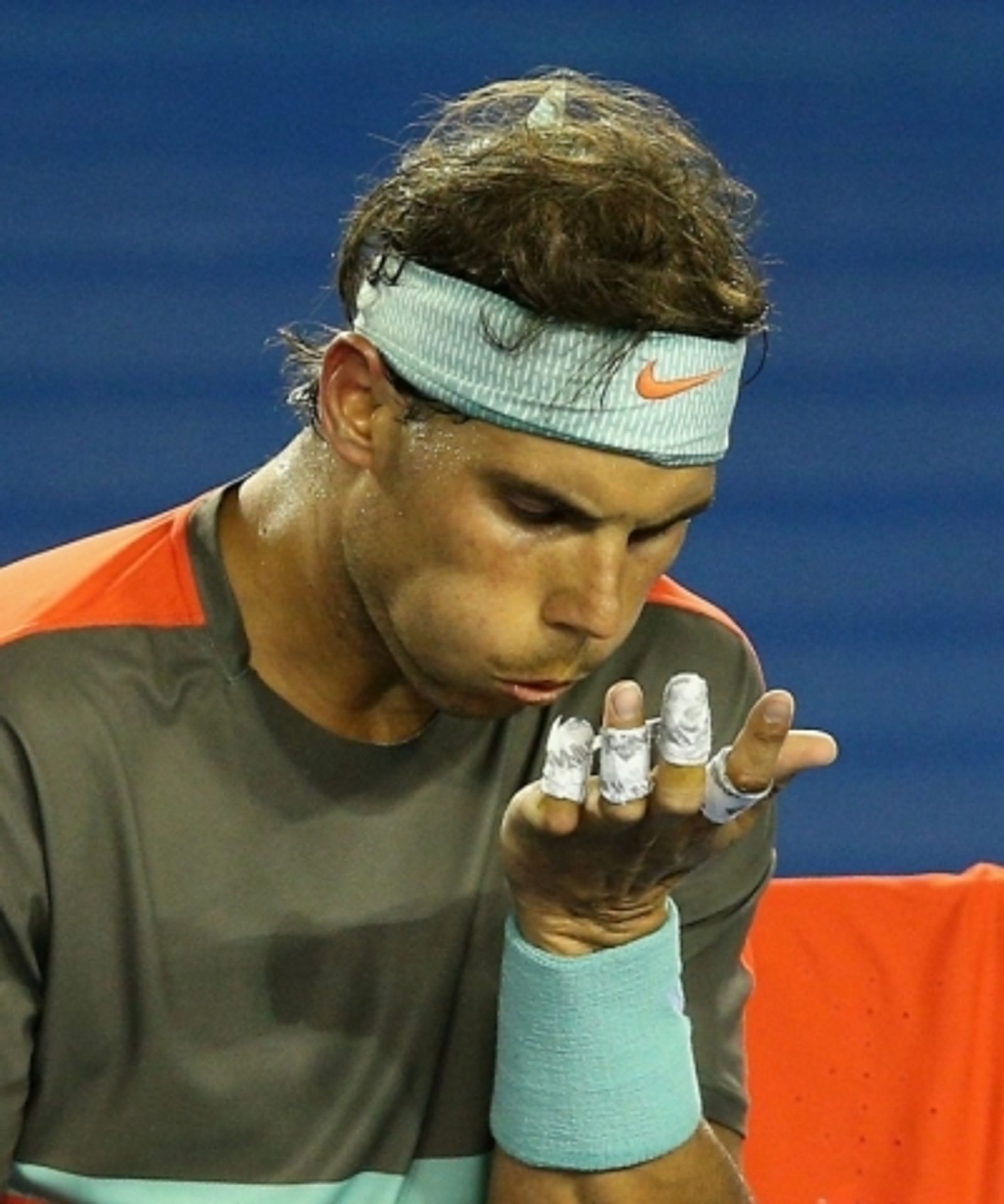 Rafael Nadal a jeho prasklý puchýť - 6 - GALERIE: Rafael Nadal postoupil do finále i se zkrvavenou dlaní (2/8)