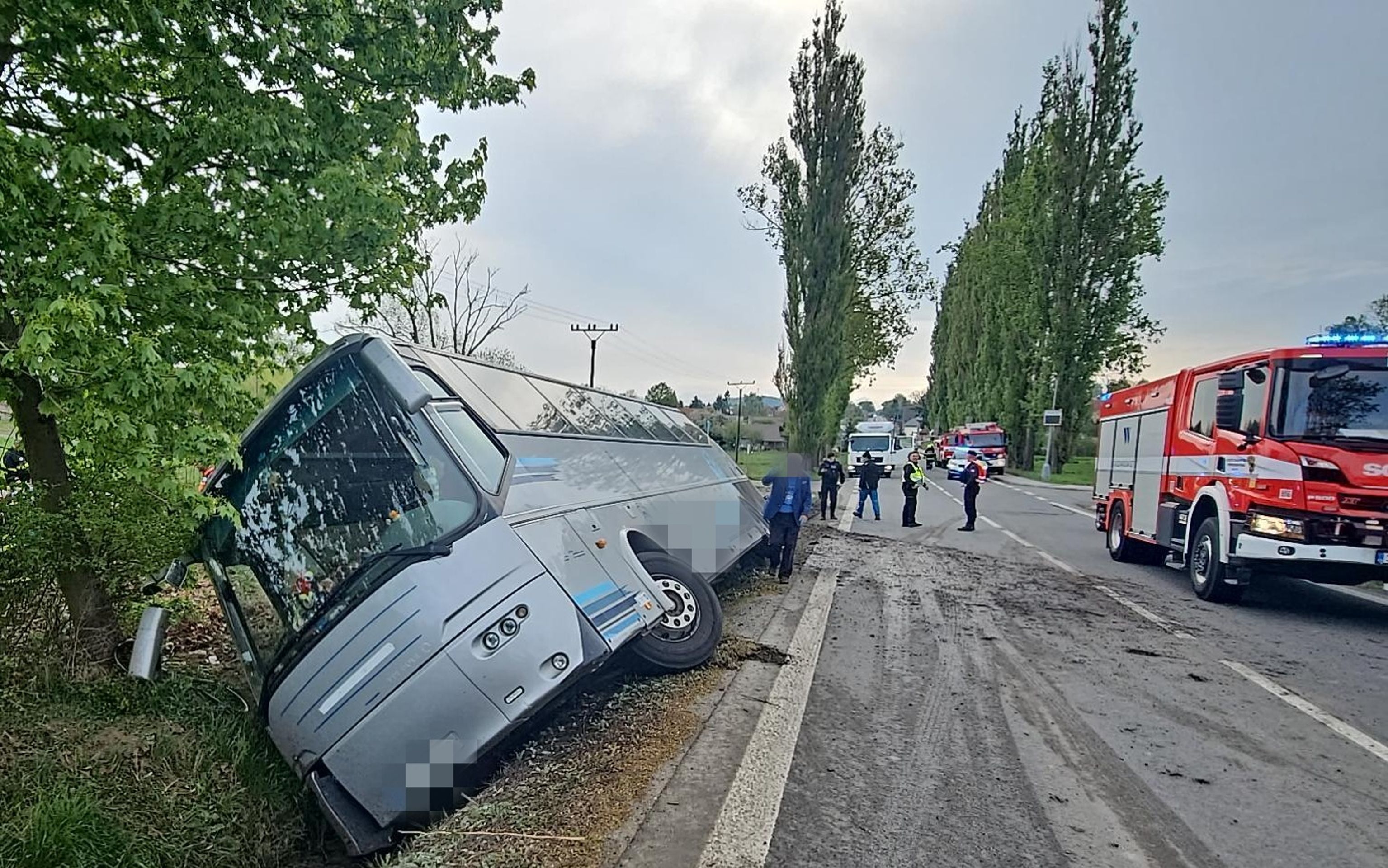 Dopravní nehoda autobusu na Příbramsku (1) - Dopravní nehoda autobusu na Příbramsku (3/3)