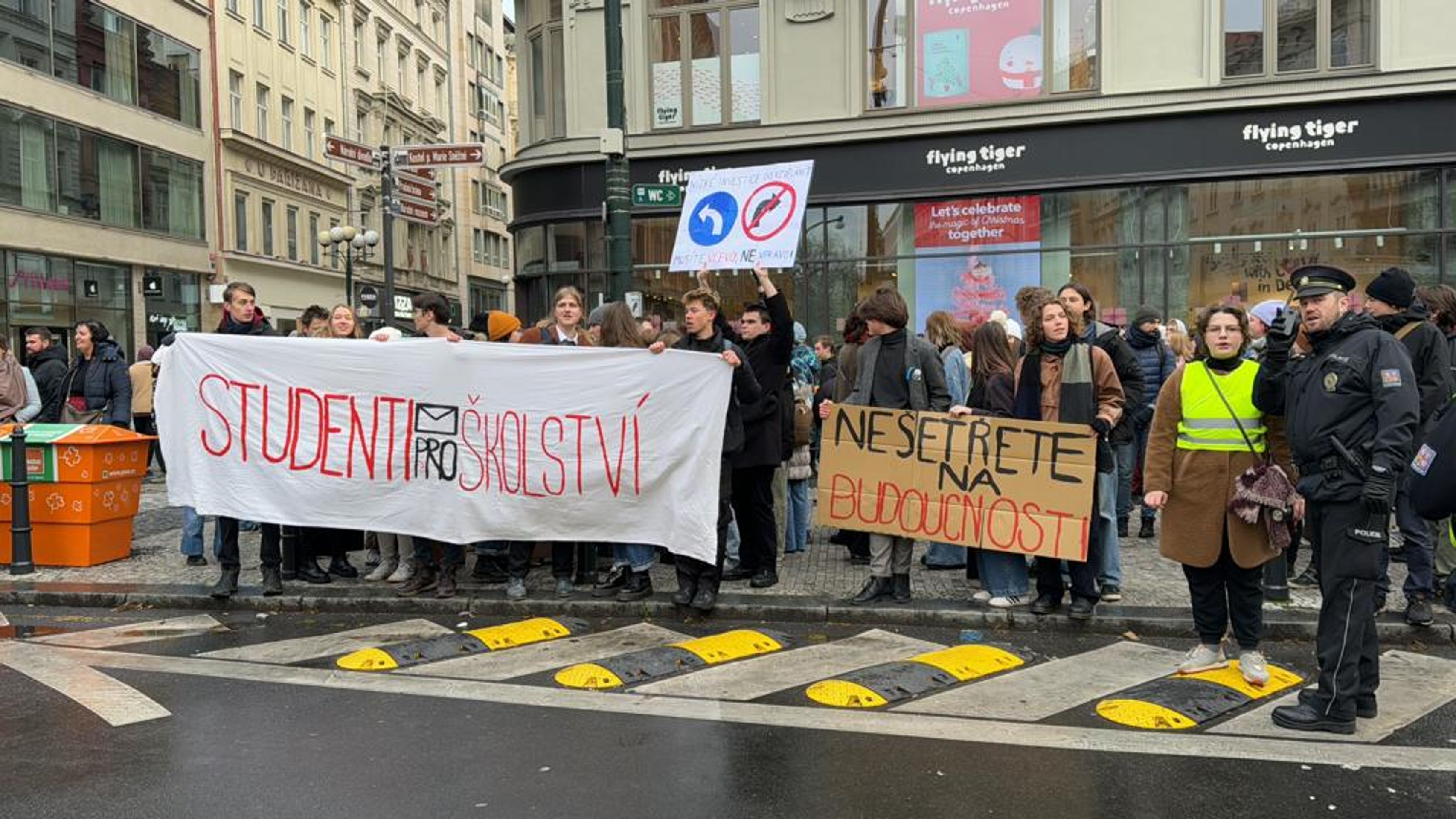 Protestní setkání (4) - Stávka a protivládní protesty (11/23)