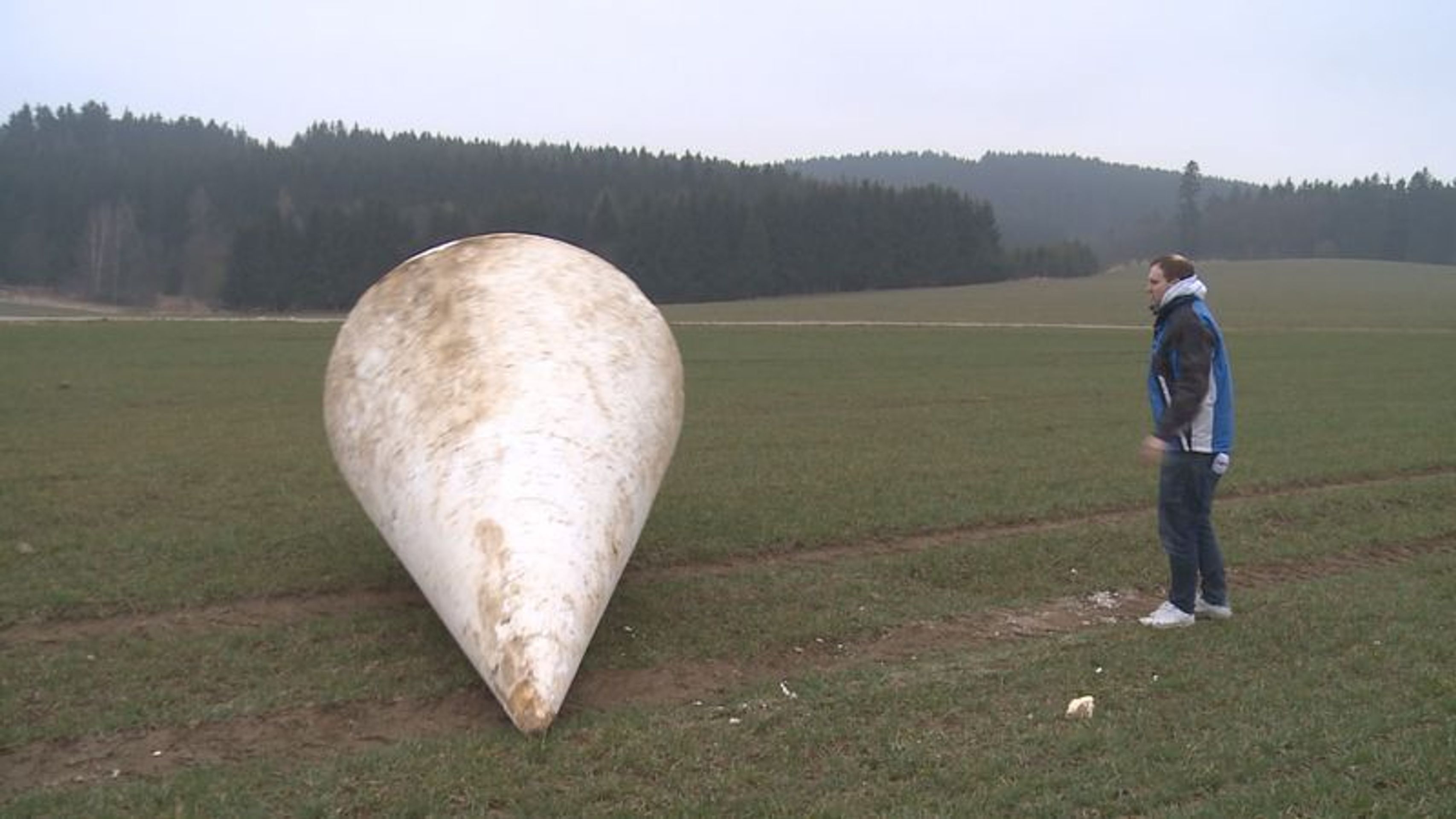 Záhadný předmět na poli u Jihlavy - 5 - GALERIE: Záhadný předmět na poli u Jihlavy (1/5)