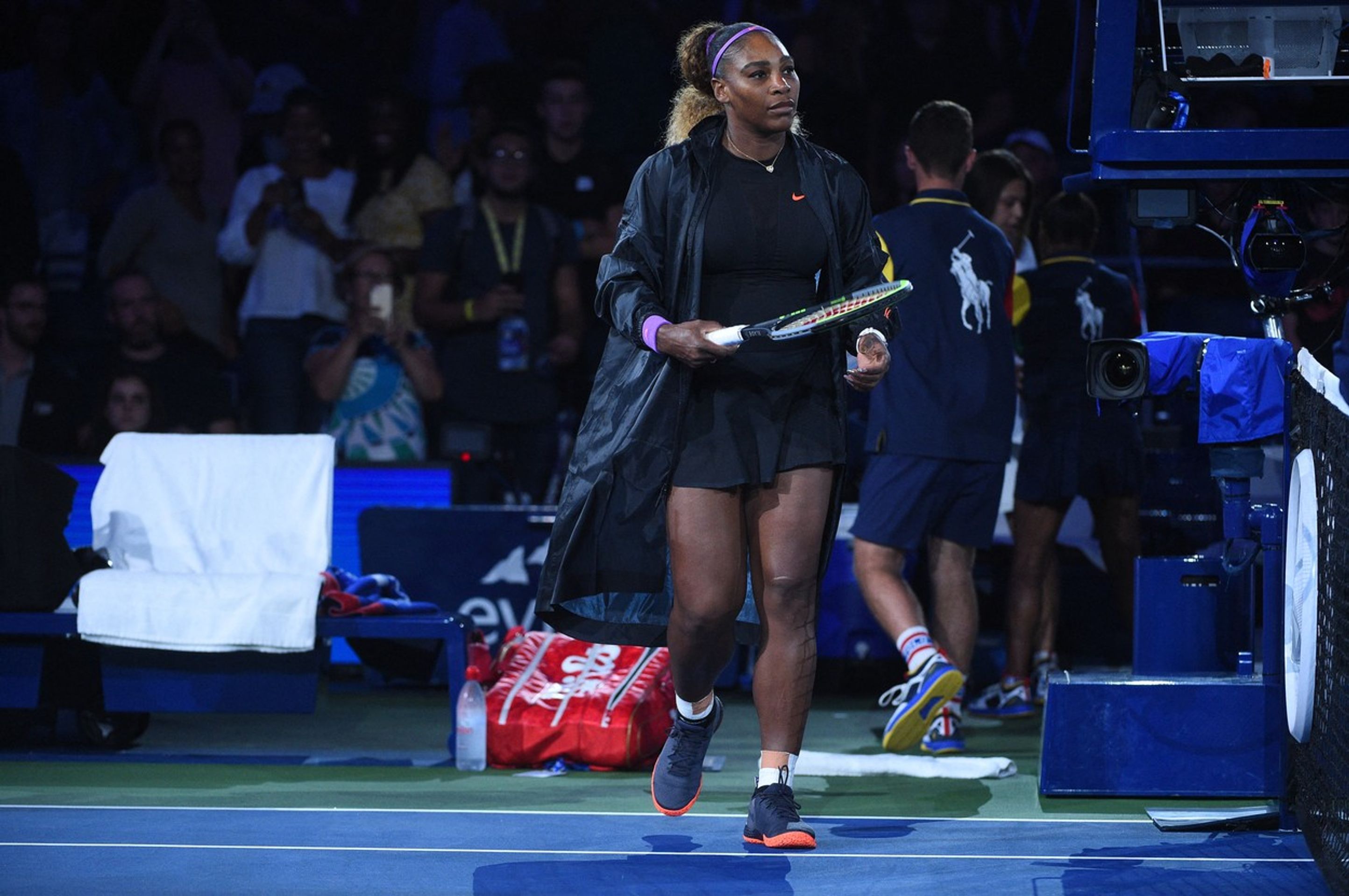 Serena Williamsová šlápla s oblečením vedle - GALERIE: Divoké oblečení na US Open (1/7)
