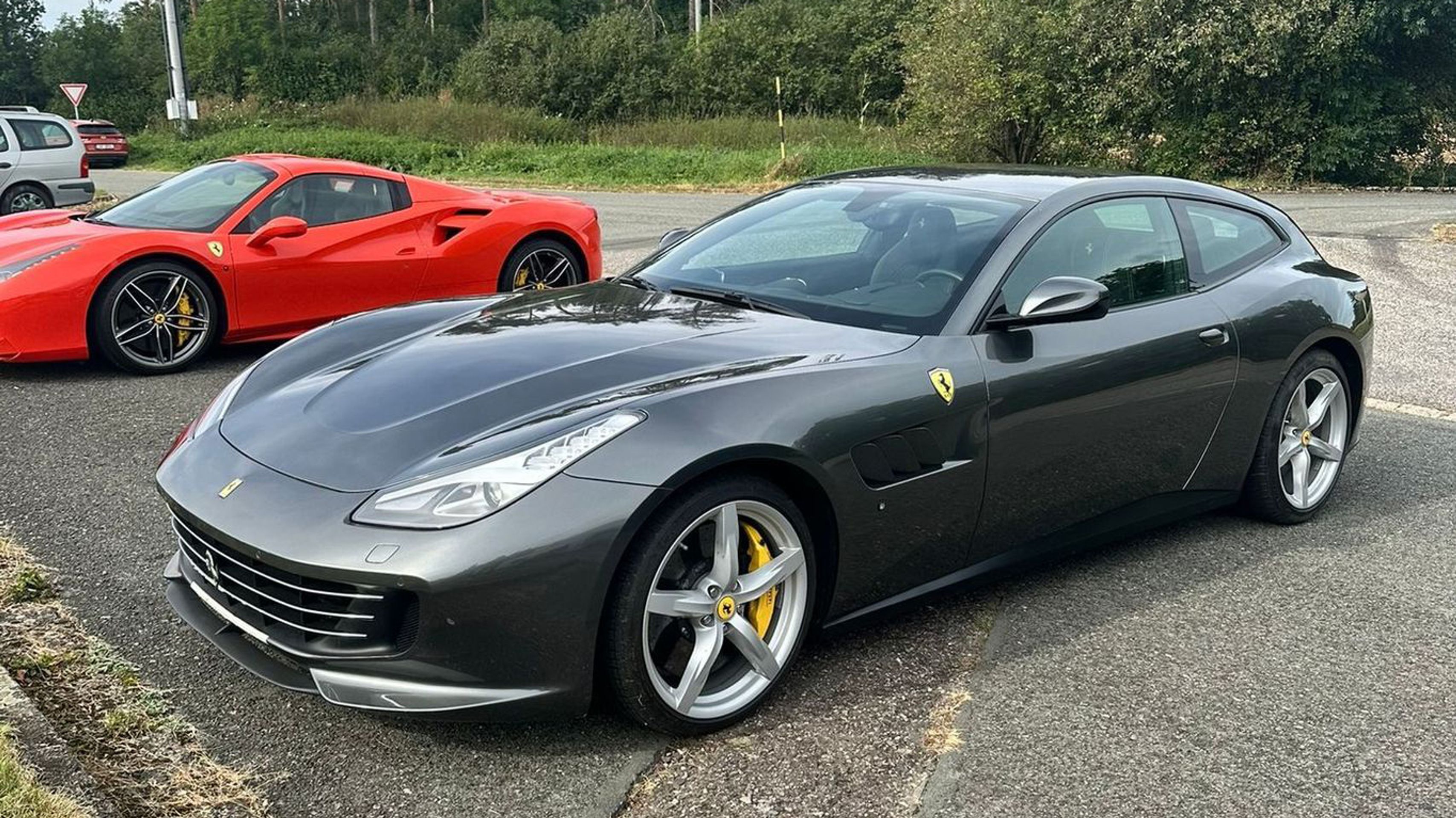Ferrari GTC4Lusso a Ferrari 488 Spider - Luxusní ferrari v aukci ministerstva vnitra (4/6)