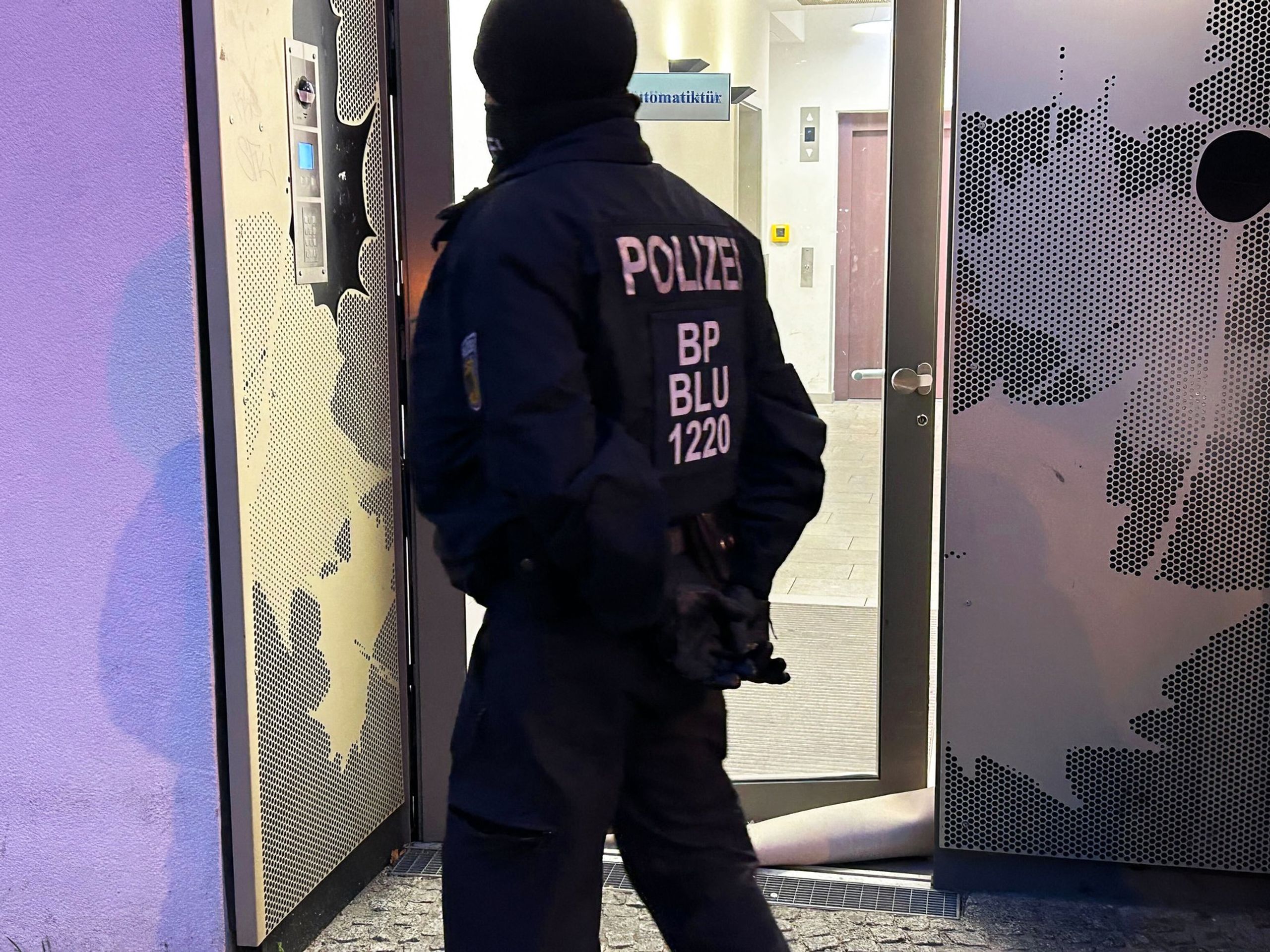 Zásah německé policie v Berlíně, 23. 11. 2023 (1) - Zásah německé policie v Berlíně (2/7)