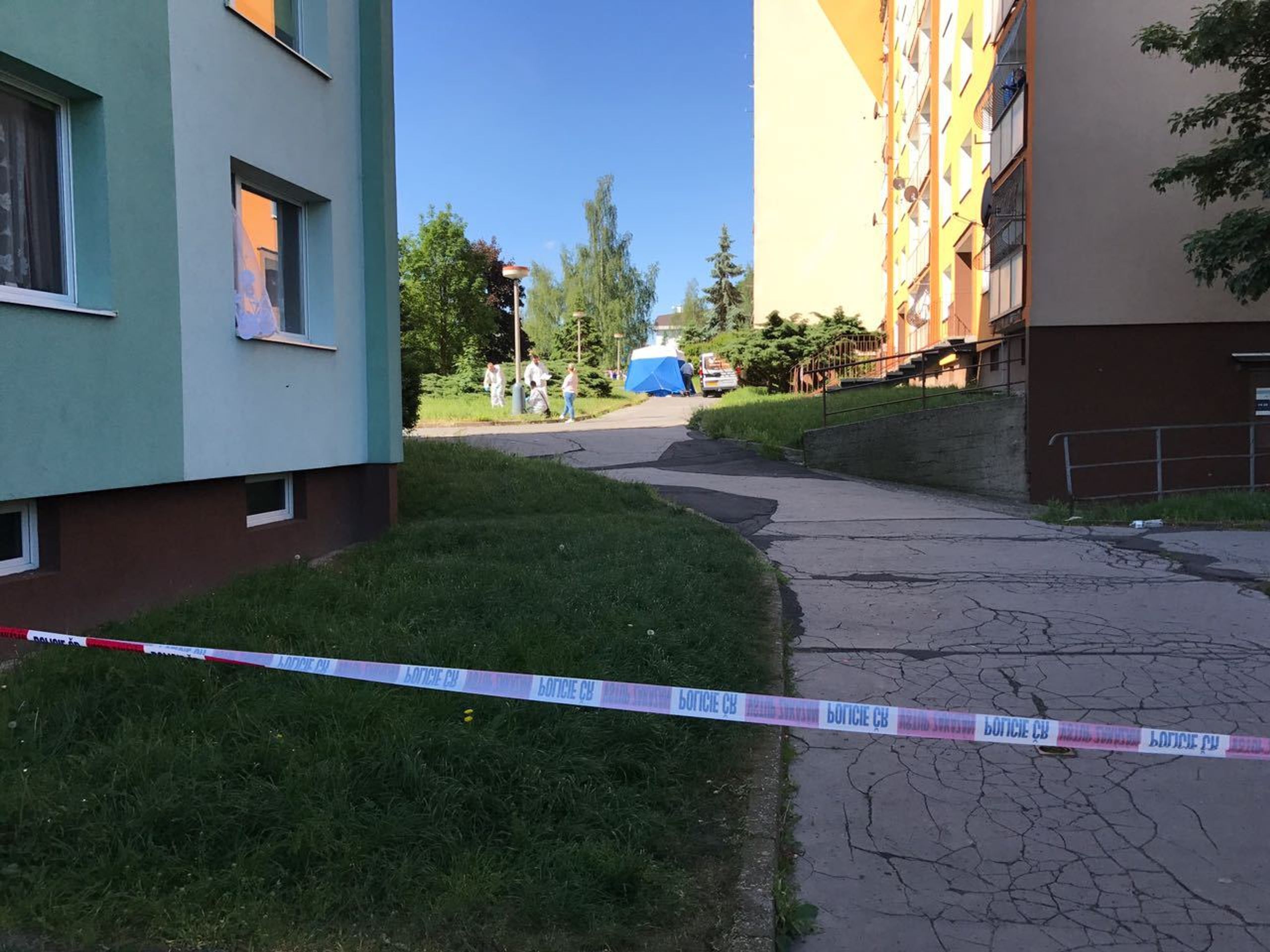 Střelba na sídlišti v Chomutově - 3 - GALERIE: Střelba na sídlišti v Chomutově (3/6)
