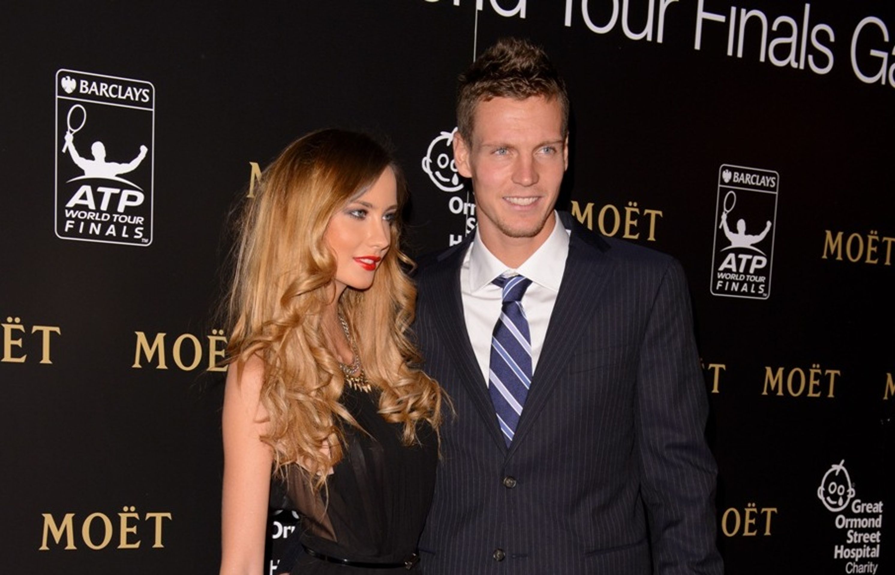 Ester Sátorová a Tomáš Berdych - GALERIE: Tomáš Berdych a jeho Ester zářili na galavečeru (3/14)