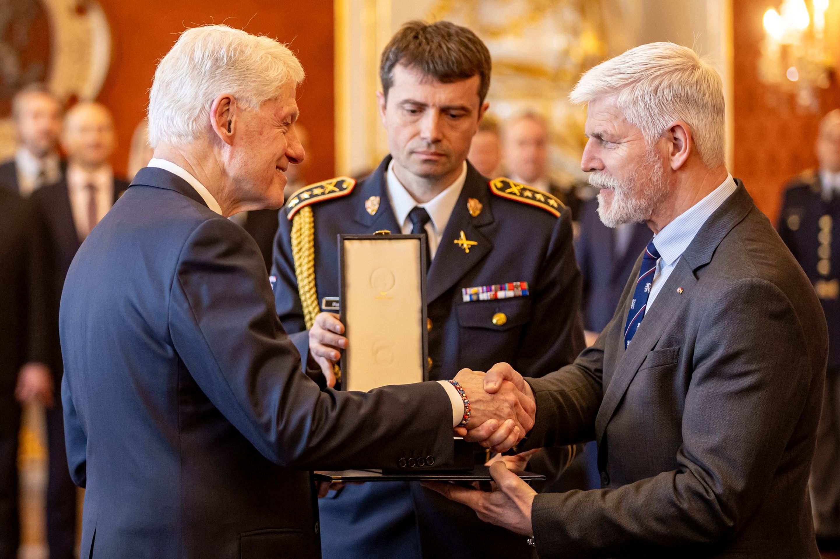 Bill Clinton dostal státní vyznamenání, 12. 3. 2024 - Bill Clinton v Praze (3/9)