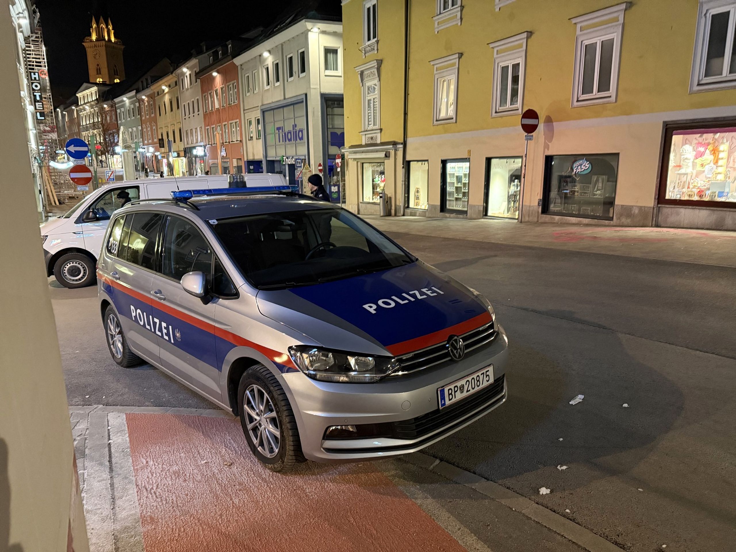 Syřan v rakouském Villachu pobodal několik lidí, zabil 14letého mladíka (2) - Syřan v rakouském Villachu pobodal několik lidí (2/3)