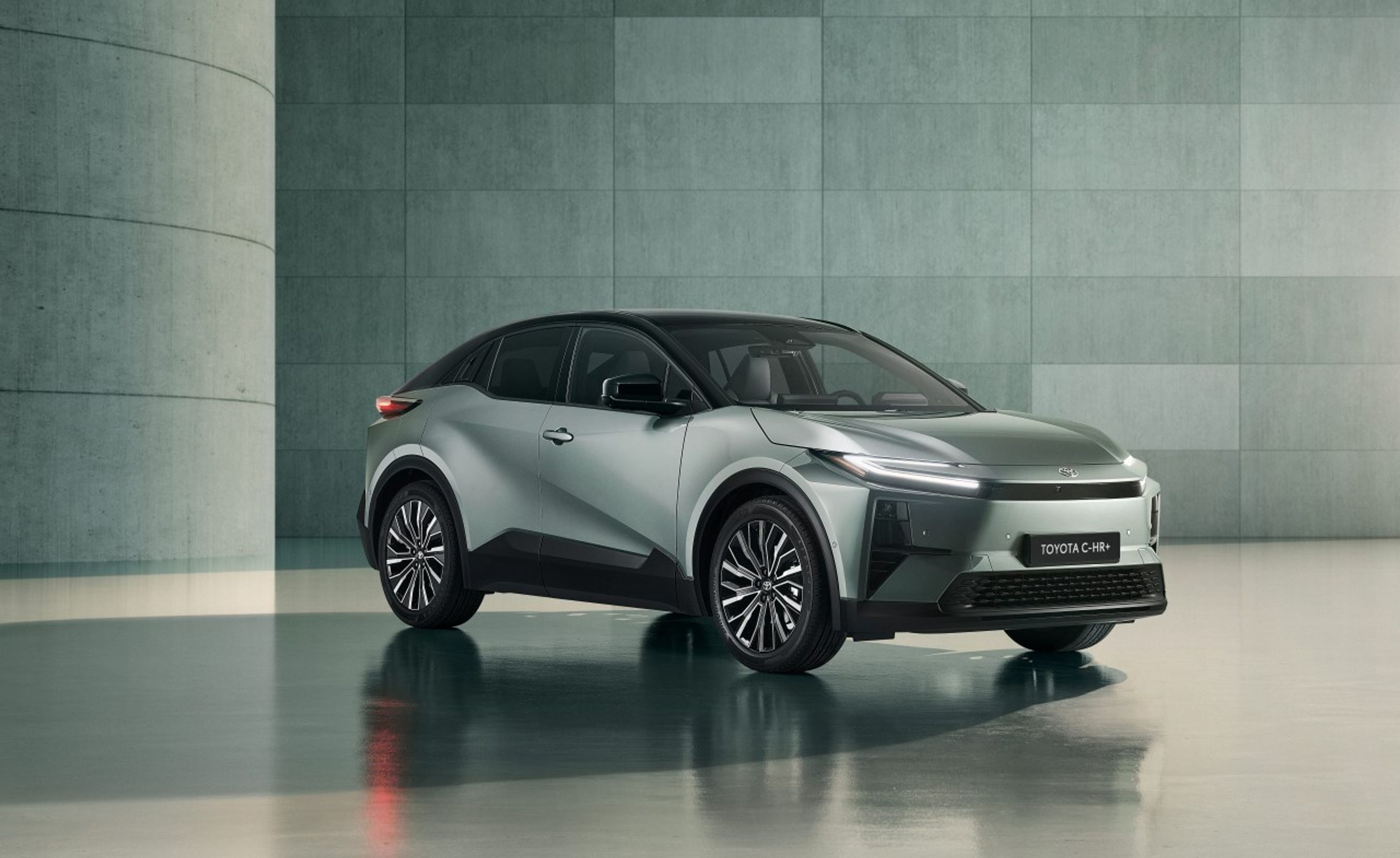 Elektrická Toyota C-HR+ - Elektrická Toyota C-HR+ (1/6)