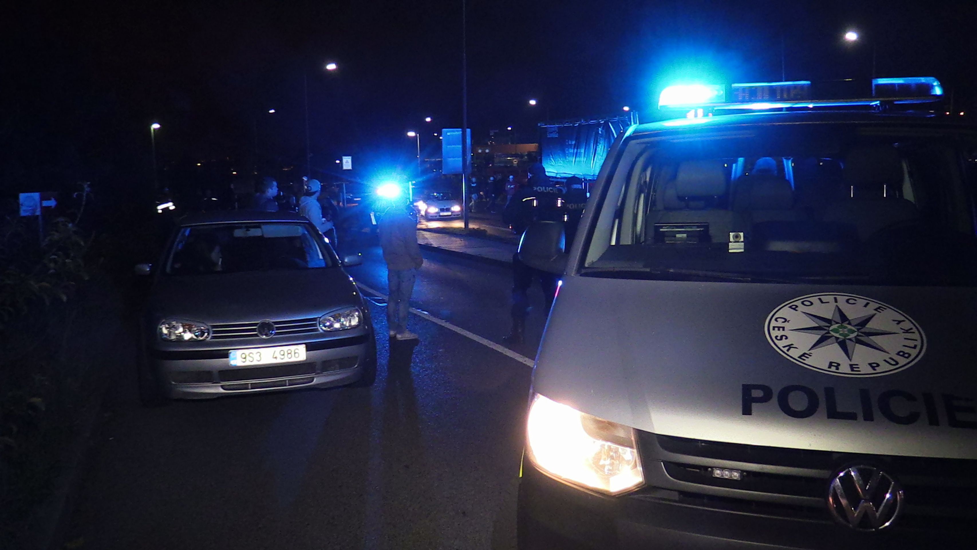Na nepovolený sraz „tuningářů“ v Praze si došlápla policie - 5 - GALERIE: Na nepovolený sraz „tuningářů“ v Praze si došlápla policie (11/15)
