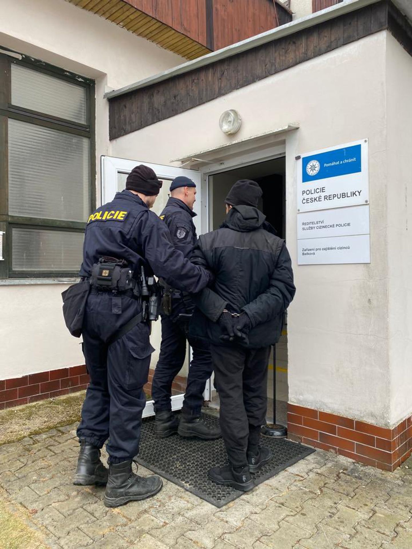 Policie pátrá po několika cizincích - Pátrání po cizincích na Plzeňsku (3/8)