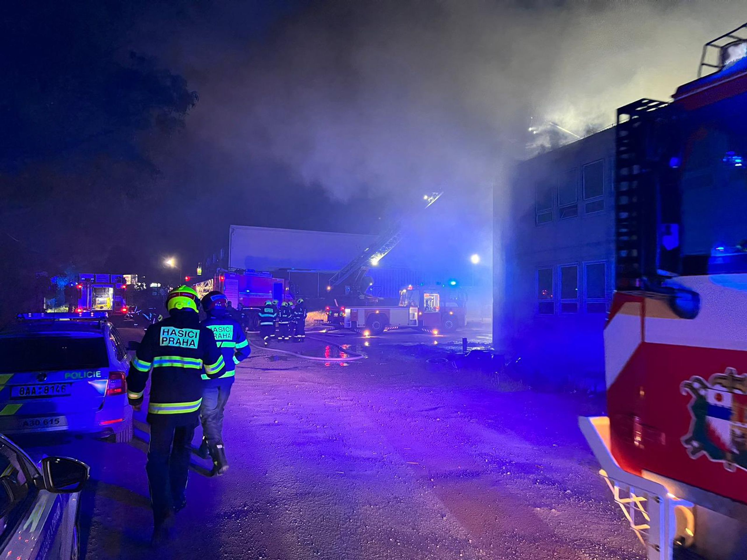 Požár v ulici Černokostelecká - Požár v ulici Černokostelecká (1/3)