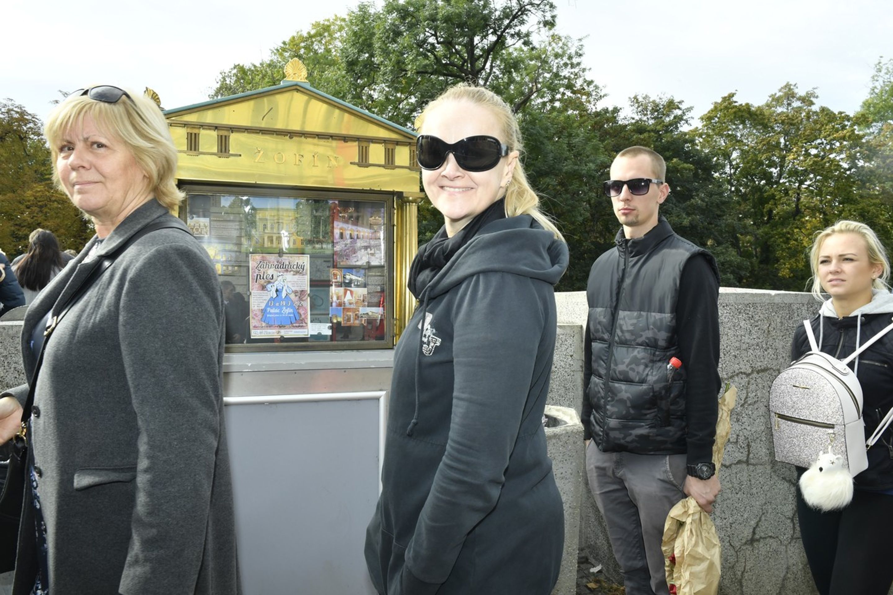 Linda Finková se přišel rozloučit Karlem Gottem - GALERIE: Známe osobnosti se loučí s Karlem Gottem (4/5)