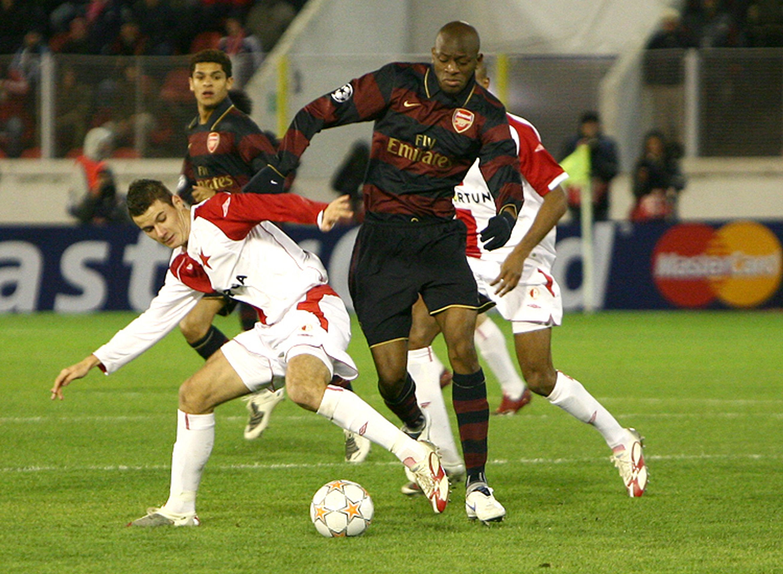 Fotbalisté Slavie i díky bodům z Ligy mistrů uhájili pro český klubový fotbal pět míst v evropských pohárech - Senzace: Slavia ukradla Arsenalu bod! (8/8)