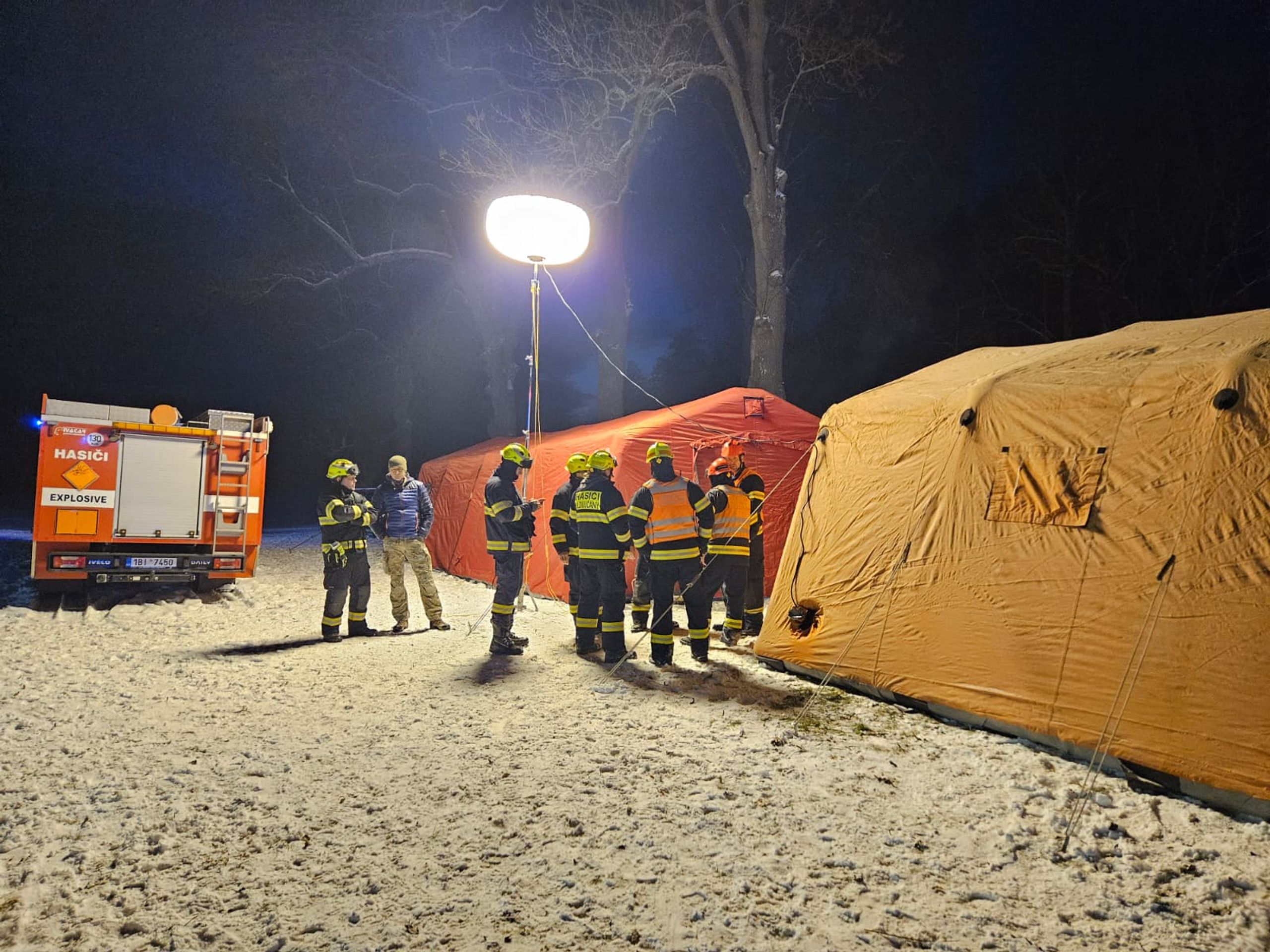 Vyprošťování muže z Moravského krasu - Vyprošťování muže z jeskyně v Moravském krasu (17/25)