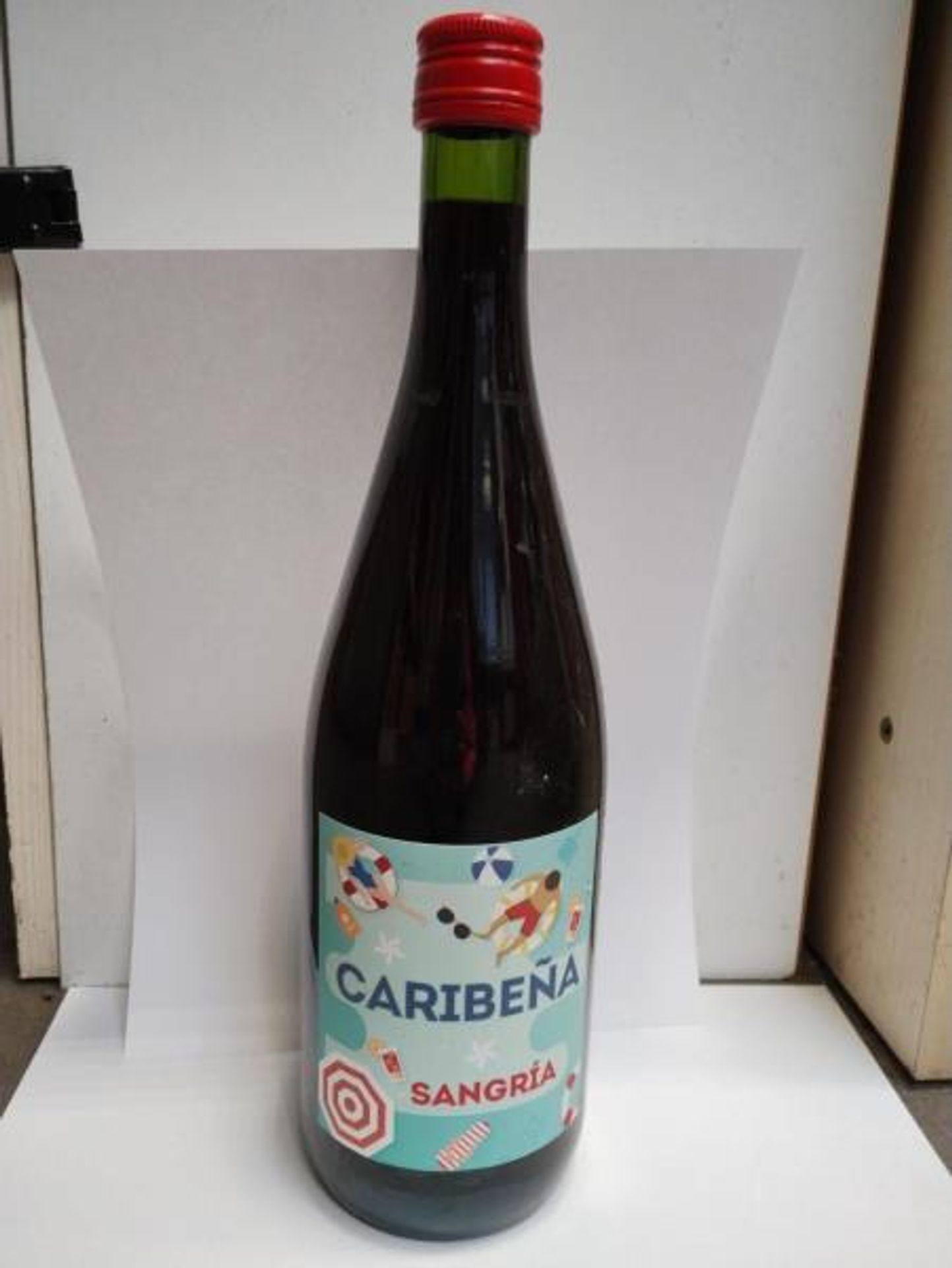 Caribeña Sangría, aromatizovaný vinný nápoj - Závadné potraviny (6/12)