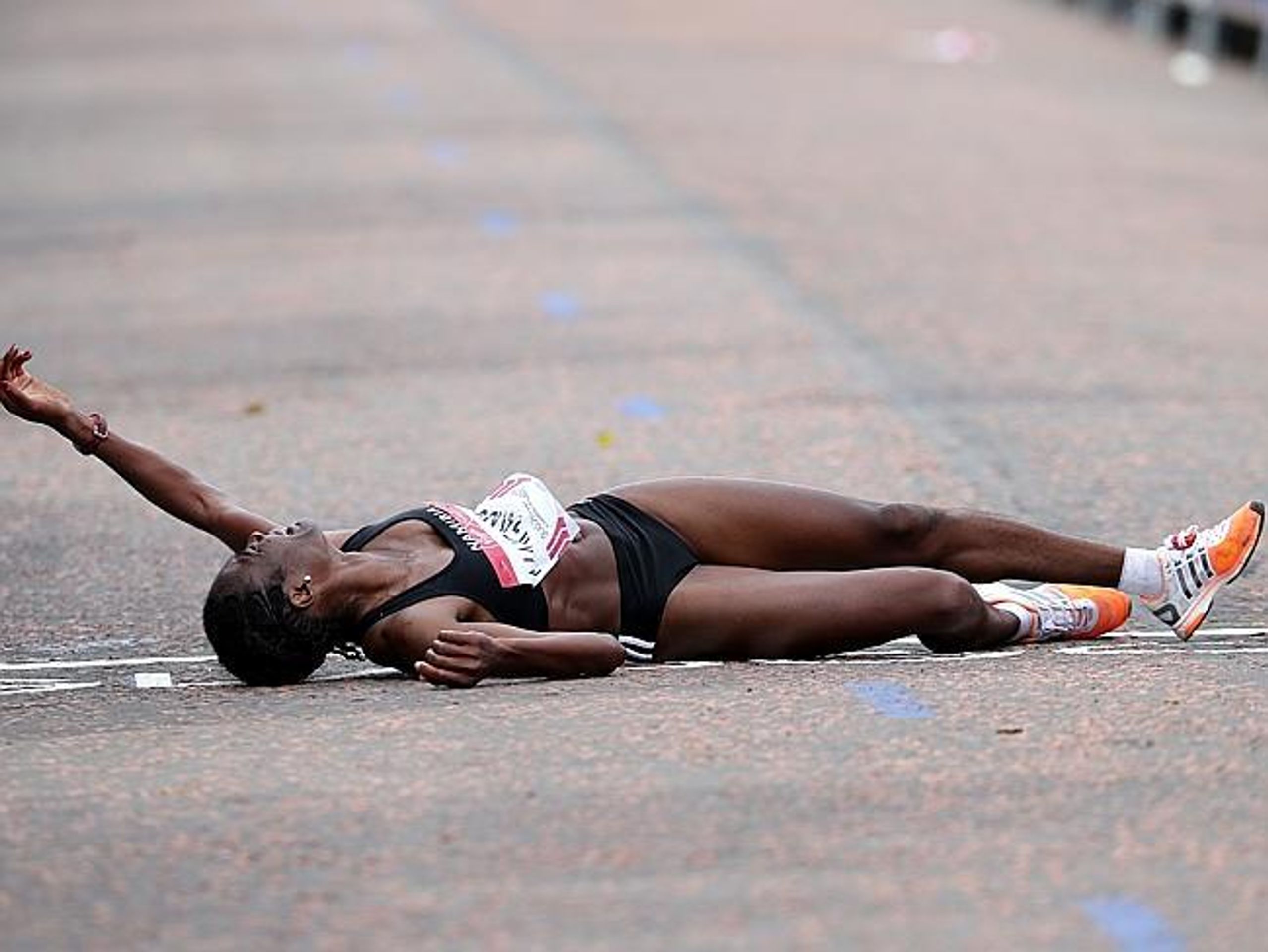 Beata Naigambová a její maratonský kolaps - Beata Naigambová a maraton (6/8)