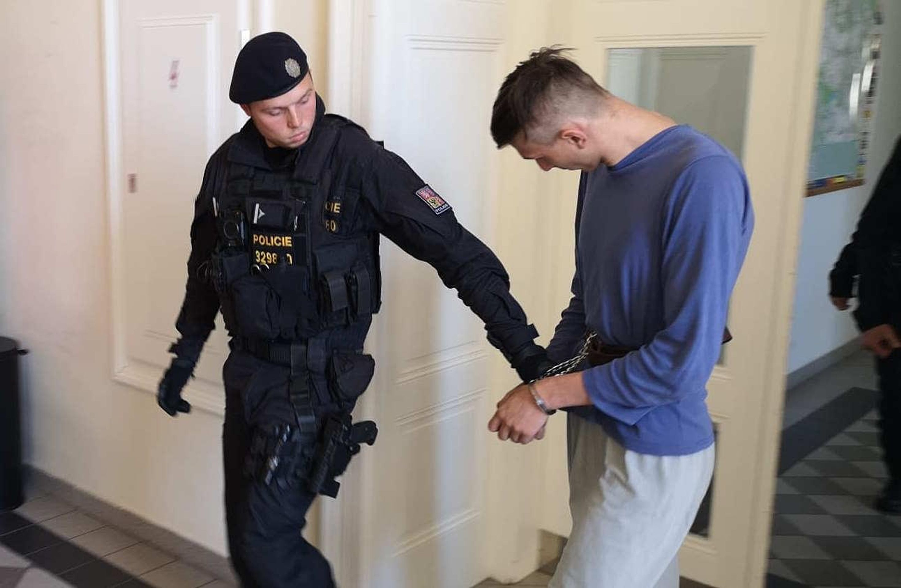 Policejní eskorta přivezla obviněného Viktora Veselovského k soudu, 11. 8. 2023 - Odsouzený Viktor Veselovskyj (5/11)